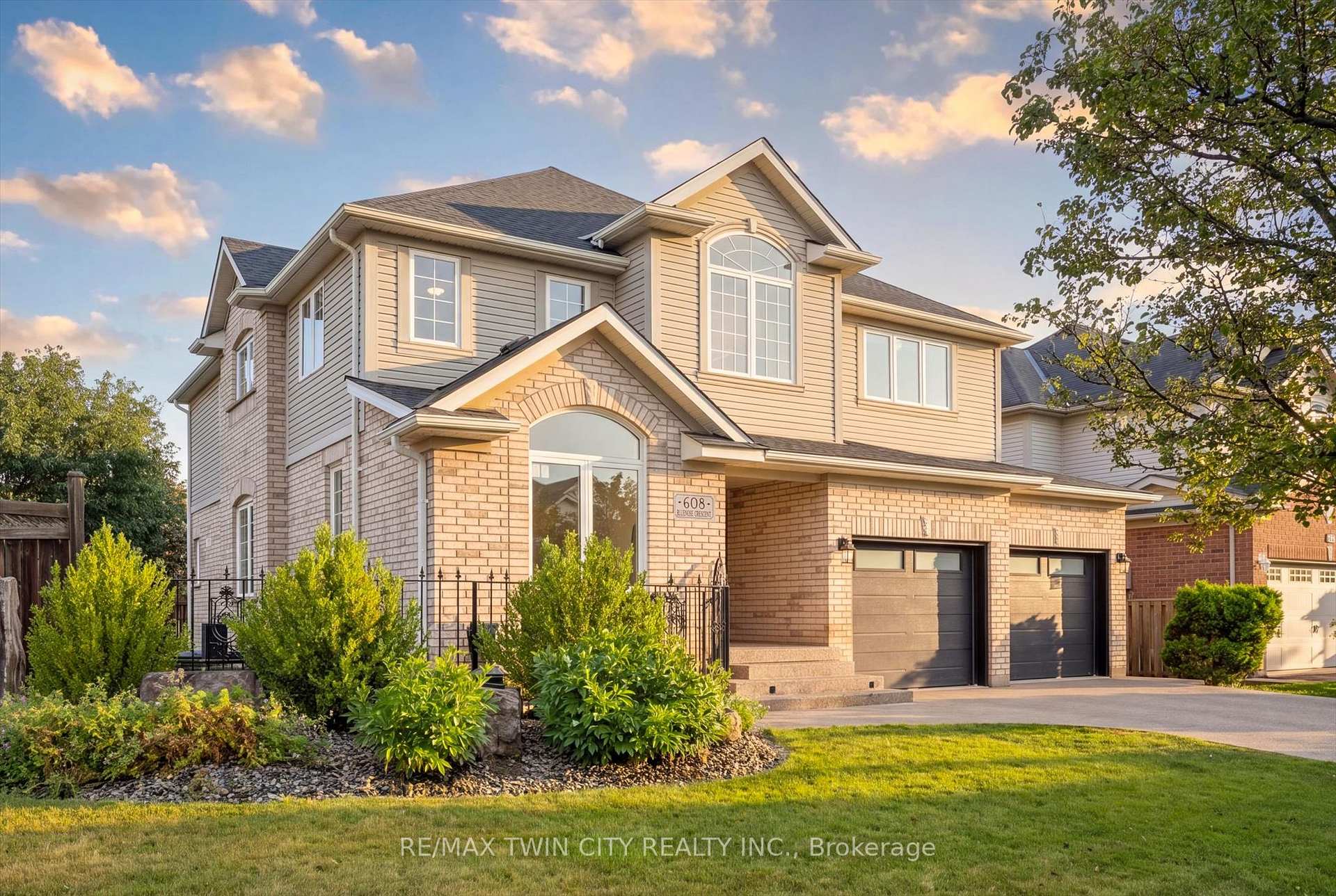 608 Bluenose Crescent Waterloo Ontario Canada Sale residential Eva Munch RE/MAX Twin City Realty Inc., Brokerage*