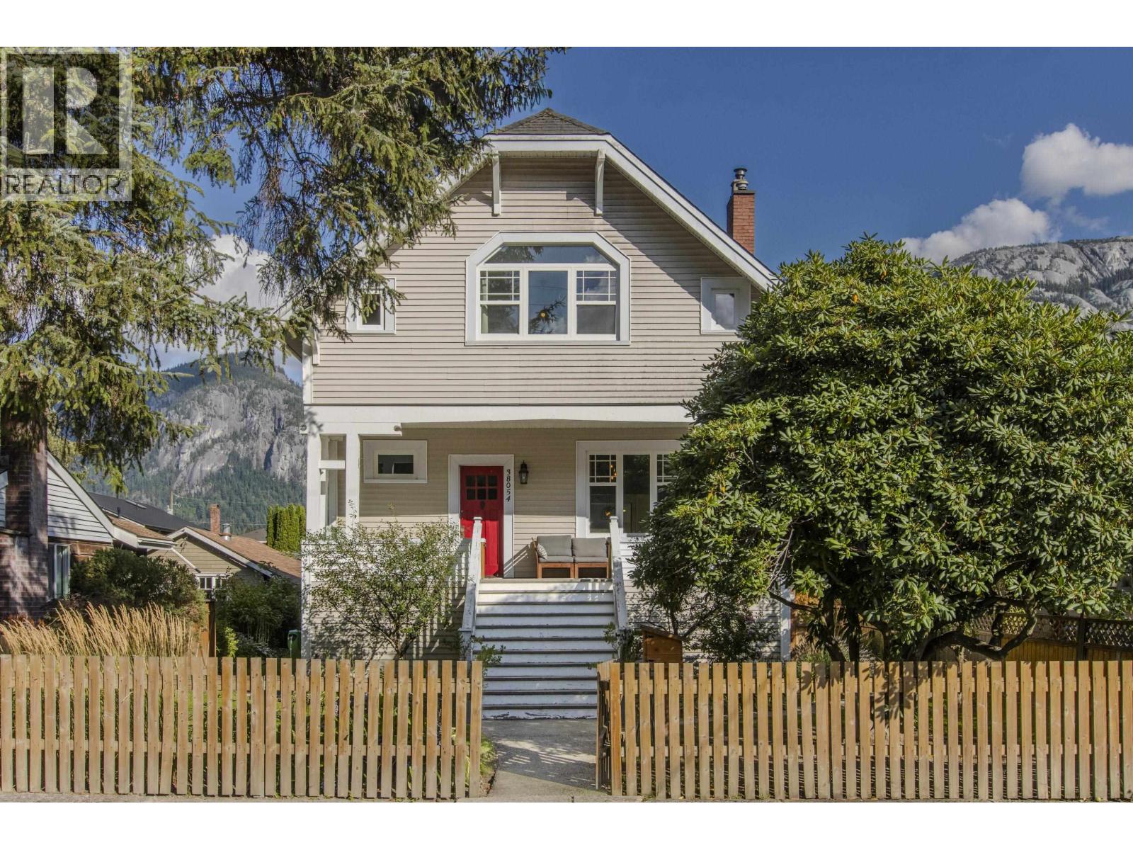 38054 FIFTH AVENUE Squamish British Columbia Canada Sale residential Will Black RE/MAX Crest Realty, Brokerage*