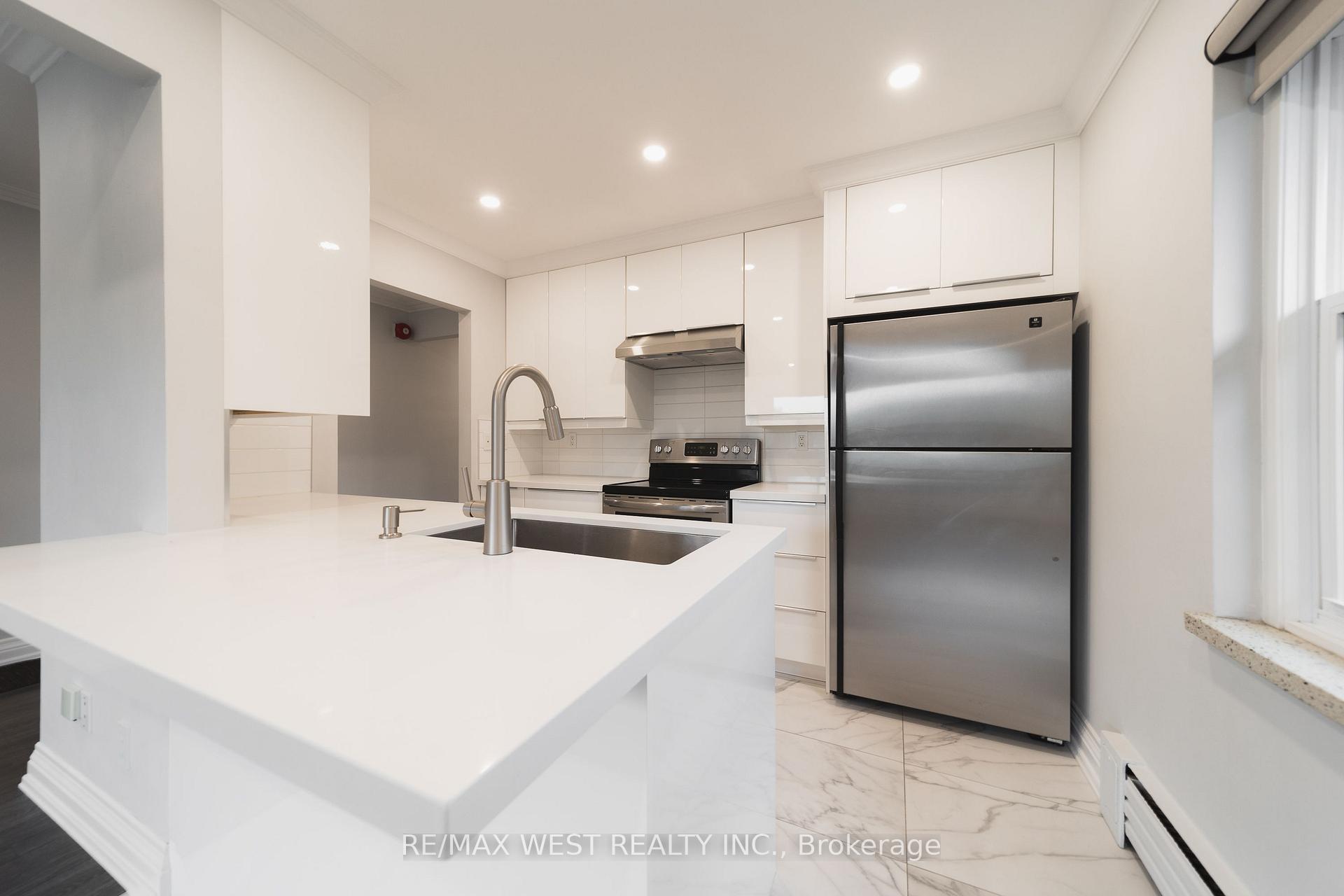 7 - 237 Melrose Street Toronto Ontario Canada Rent residential Gina  Paulo RE/MAX West Realty Inc., Brokerage *