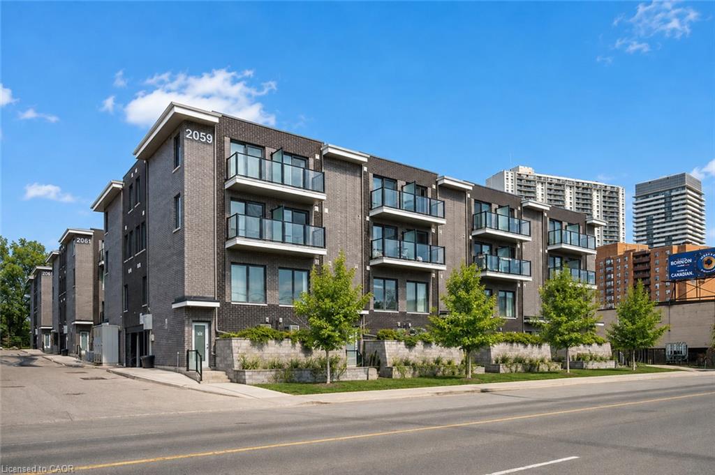 40 - 2059 Weston Road Toronto Ontario Canada Sale residential Matt Esekie Sutton Group-Admiral Realty Inc., Brokerage *