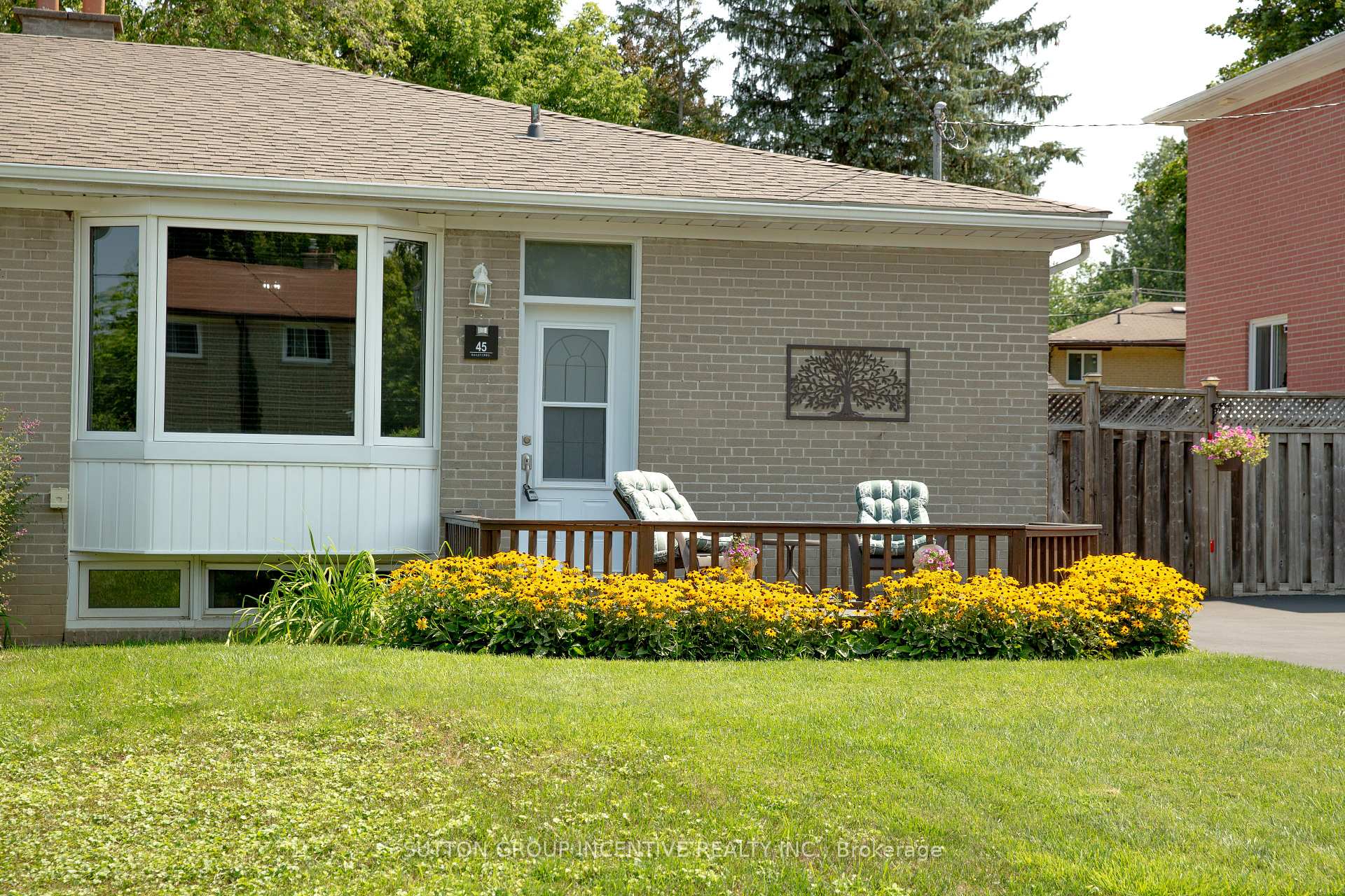 45 Bailey Crescent Aurora Ontario Canada Sale residential Wanda Hollosi Sutton Group Incentive Realty, Brokerage *