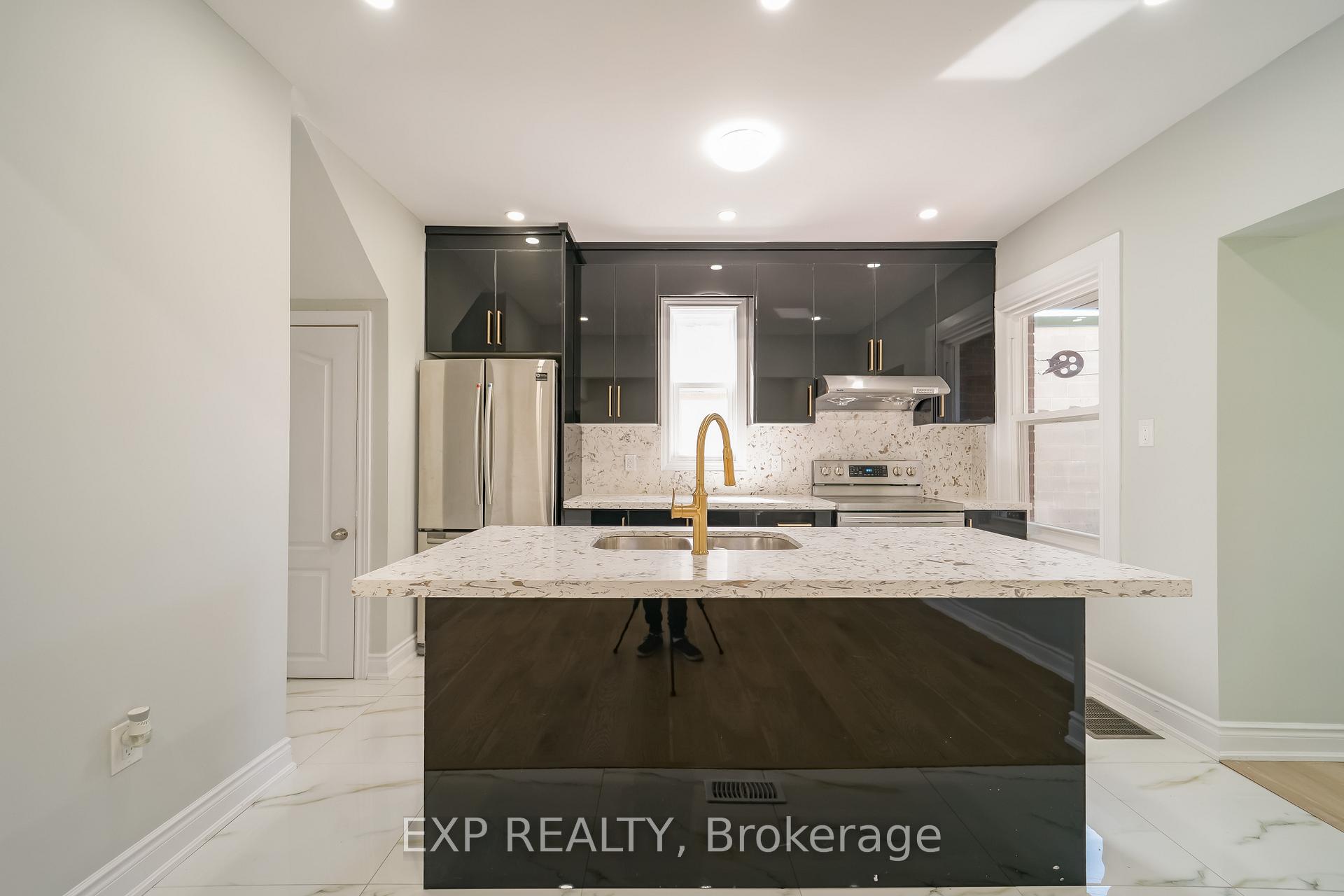 upstairs - 1509 Main Street E Hamilton Ontario Canada Rent residential Karen McAdam eXp Realty, Brokerage*