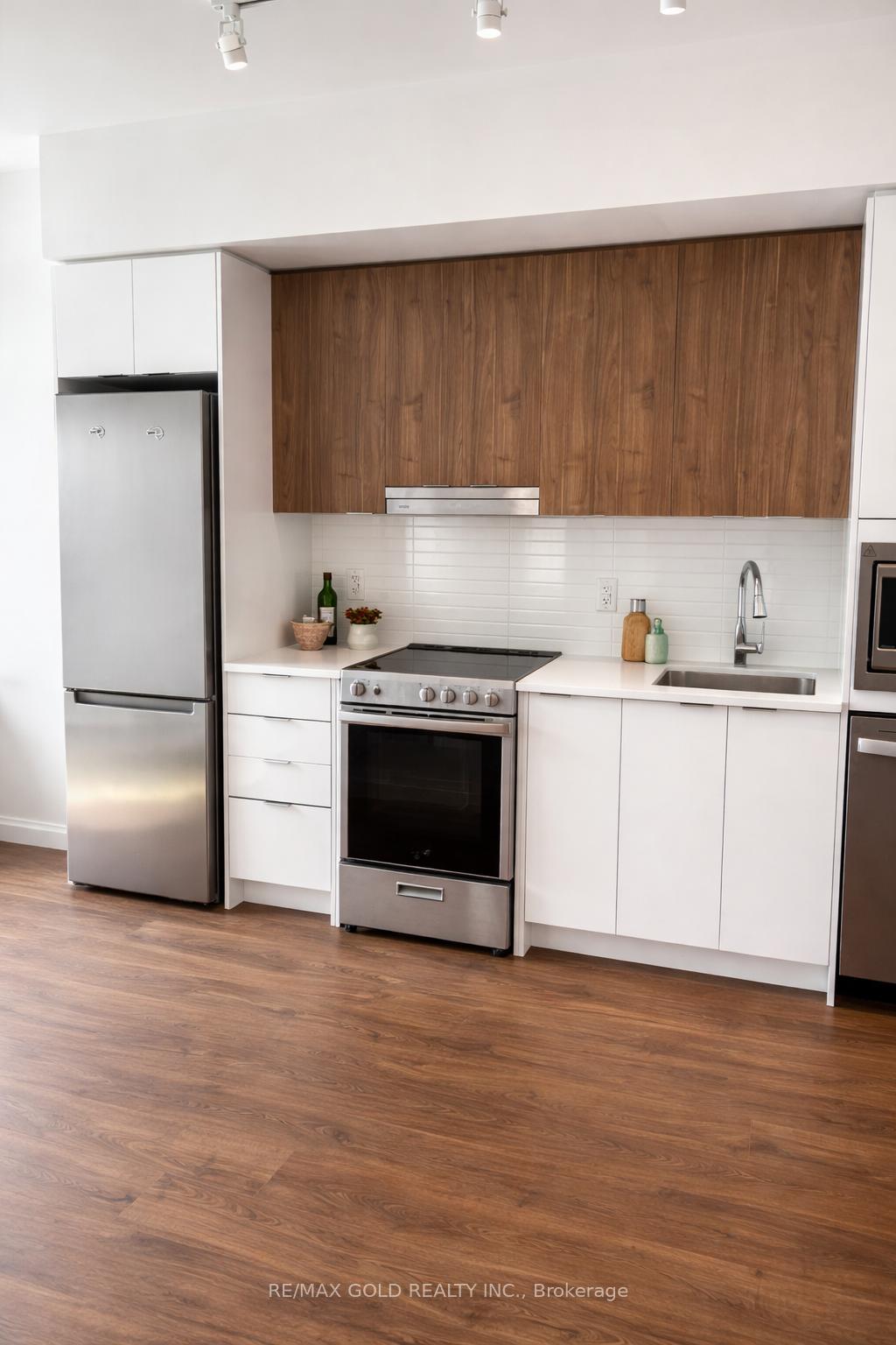 437 - 5105 Hurontario Street Mississauga Ontario Canada Rented residential   TRIMAXX REALTY LTD. Brokerage