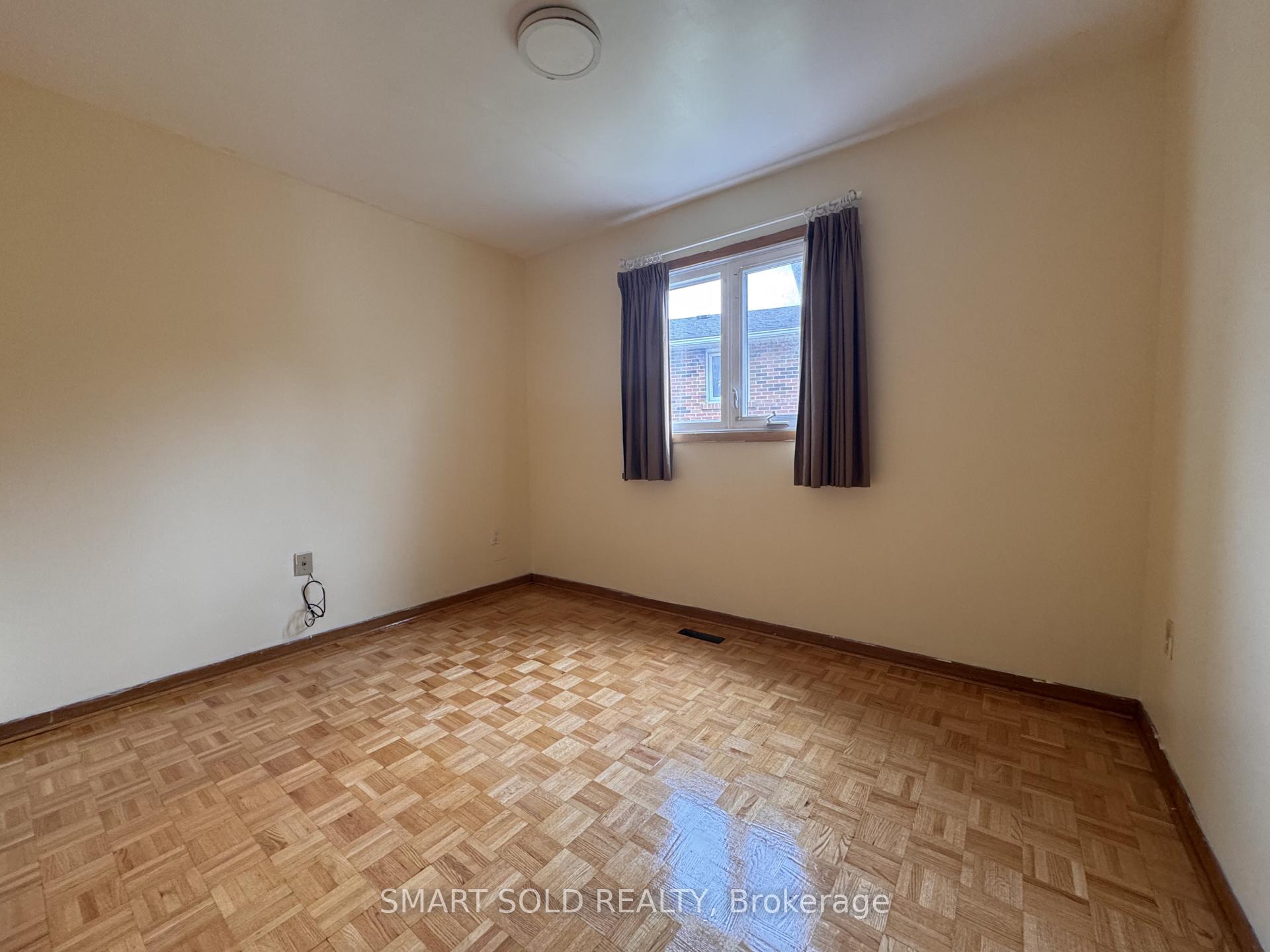 243 Shawnee Circle Toronto Ontario Canada Rent residential Steffen Hugo Right at Home Realty, Brokerage*