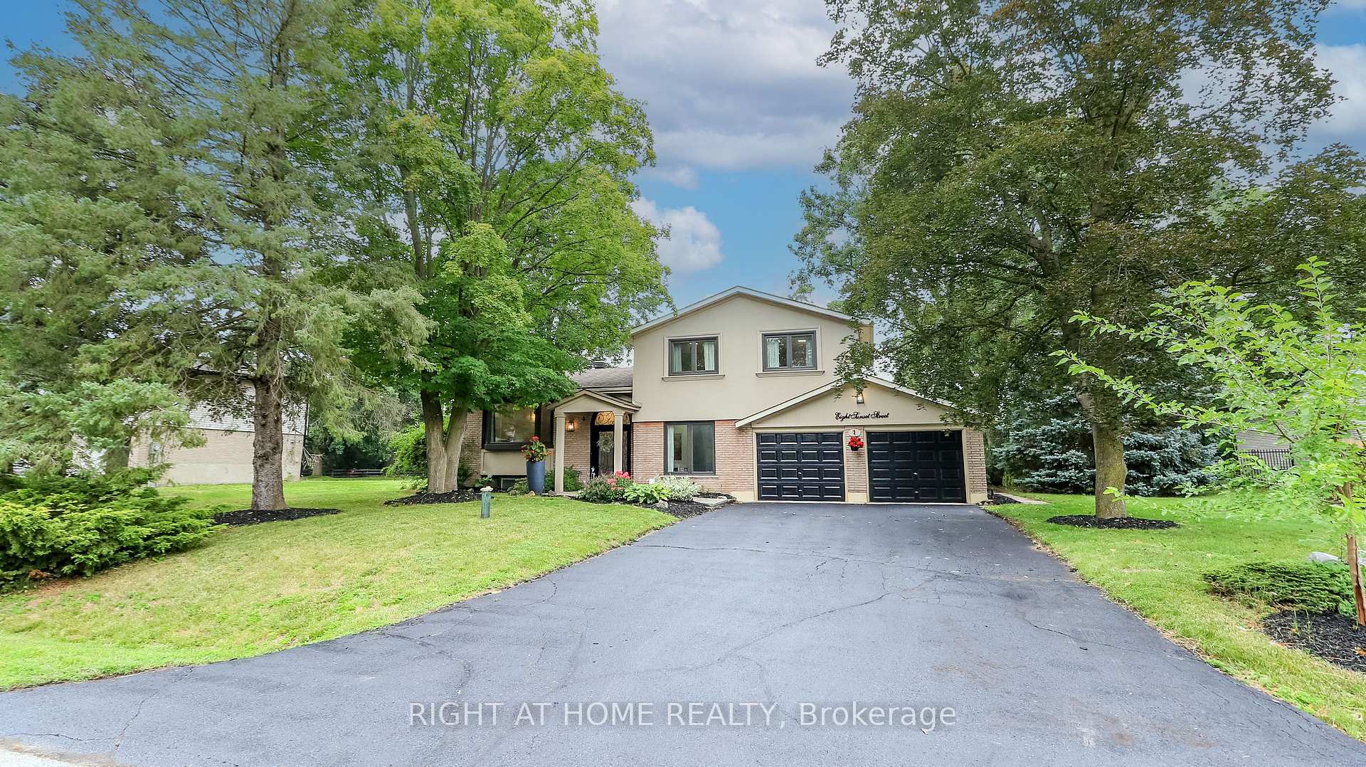 8 Sunset Street East Gwillimbury Ontario Canada Sale residential Dee Paul Right at Home Realty, Brokerage*