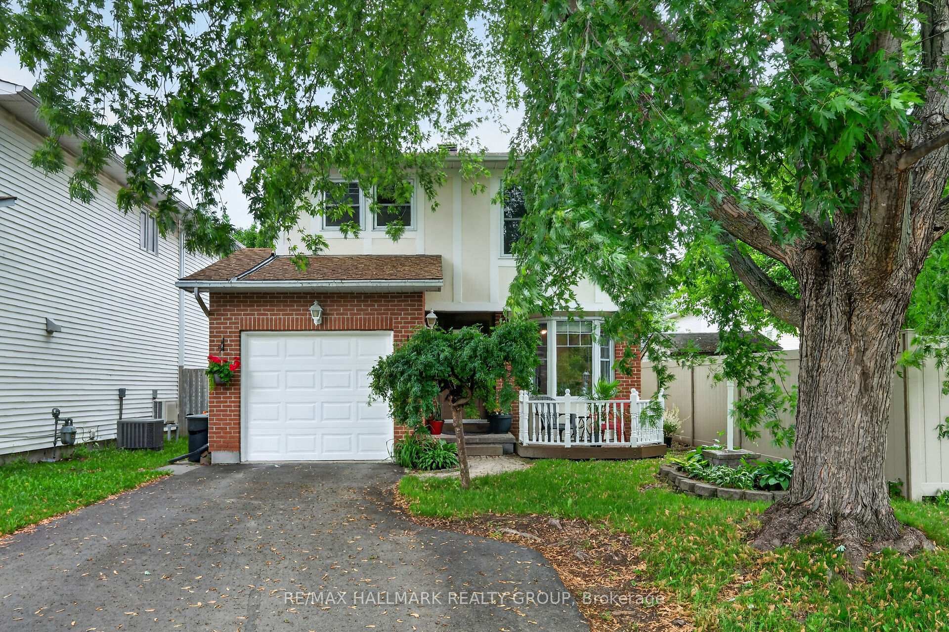 4 Gowrie Drive Ottawa Ontario Canada Sold residential Lea Wouters Right at Home Realty, Brokerage*