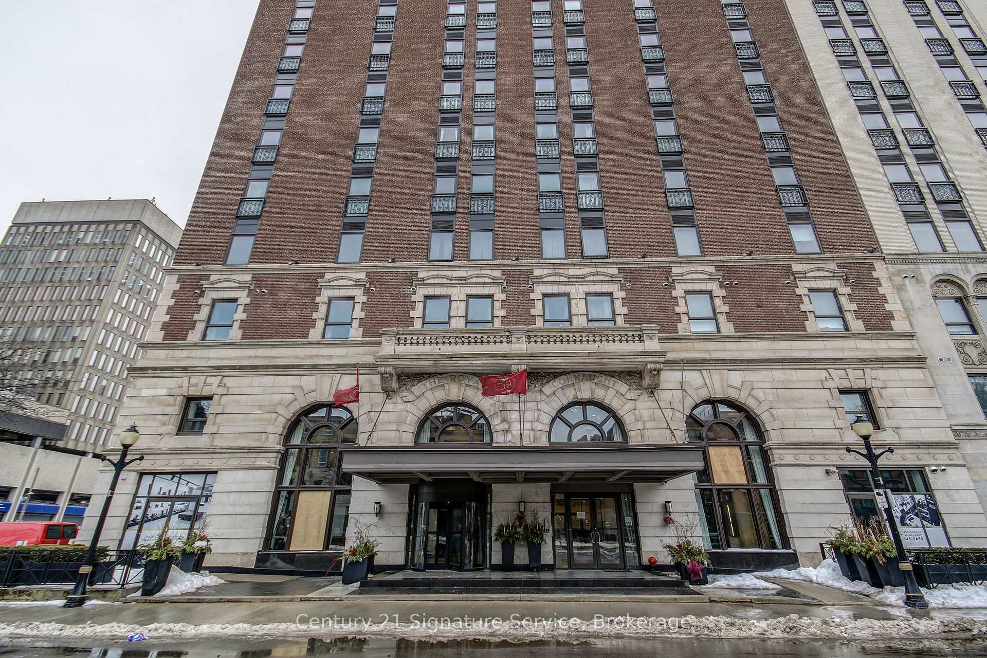 LPH16 - 118 King Street E Hamilton Ontario Canada Rent residential Joaette Young Century 21 Signature Service