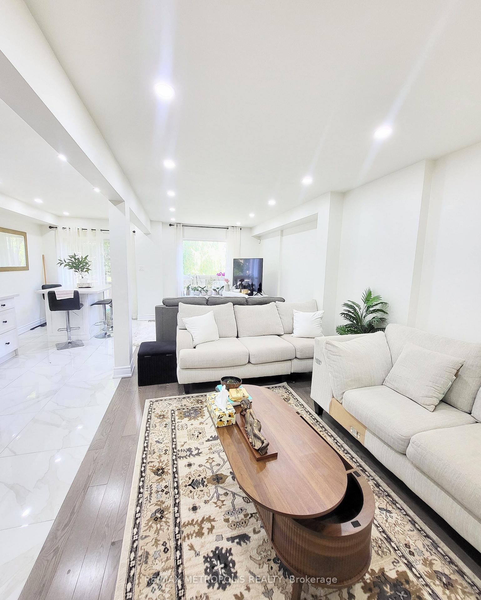 12 - 435 Middlefield Road Toronto Ontario Canada Rent residential Sabina Hassan RE/MAX Metropolis Realty Brokerage*