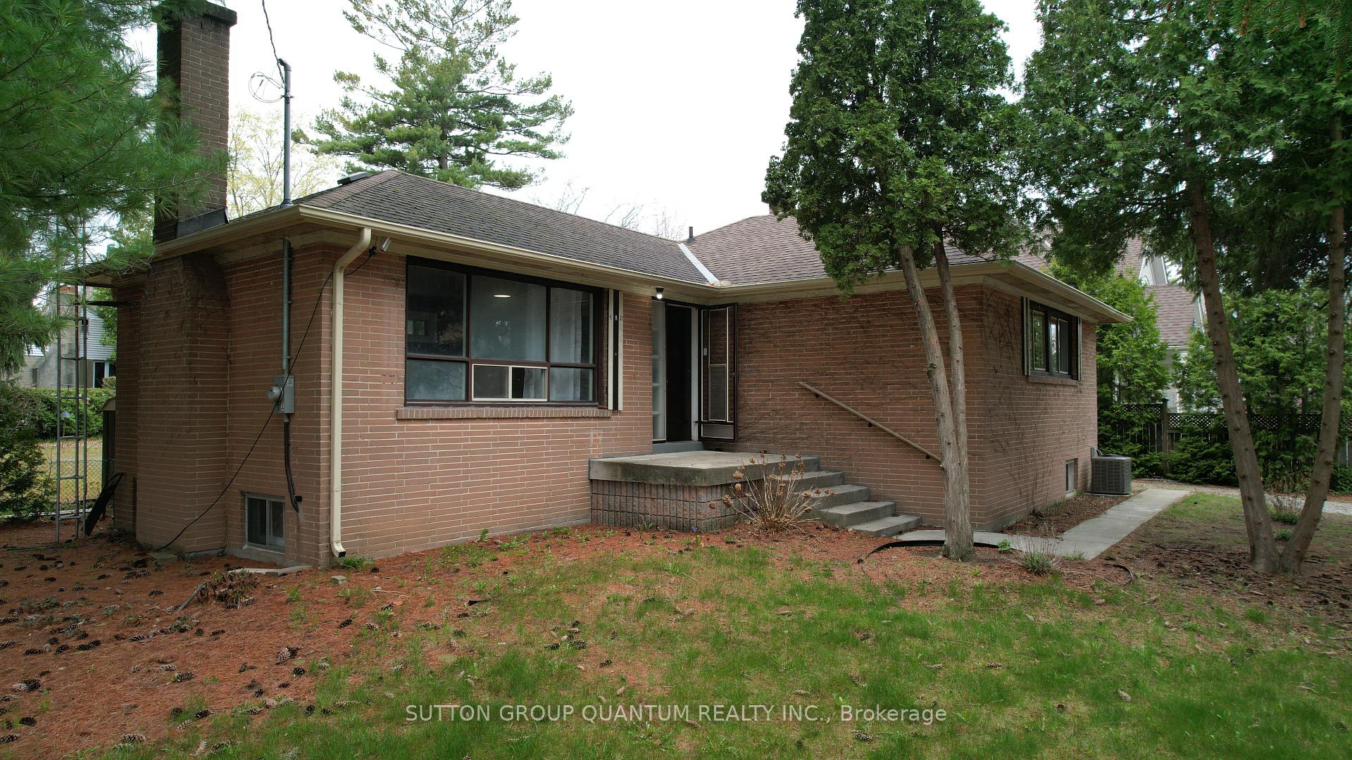 394 Maplehurst Avenue Oakville Ontario Canada Sale residential Rahul Malik Sutton Group Quantum Realty Inc., Brokerage*