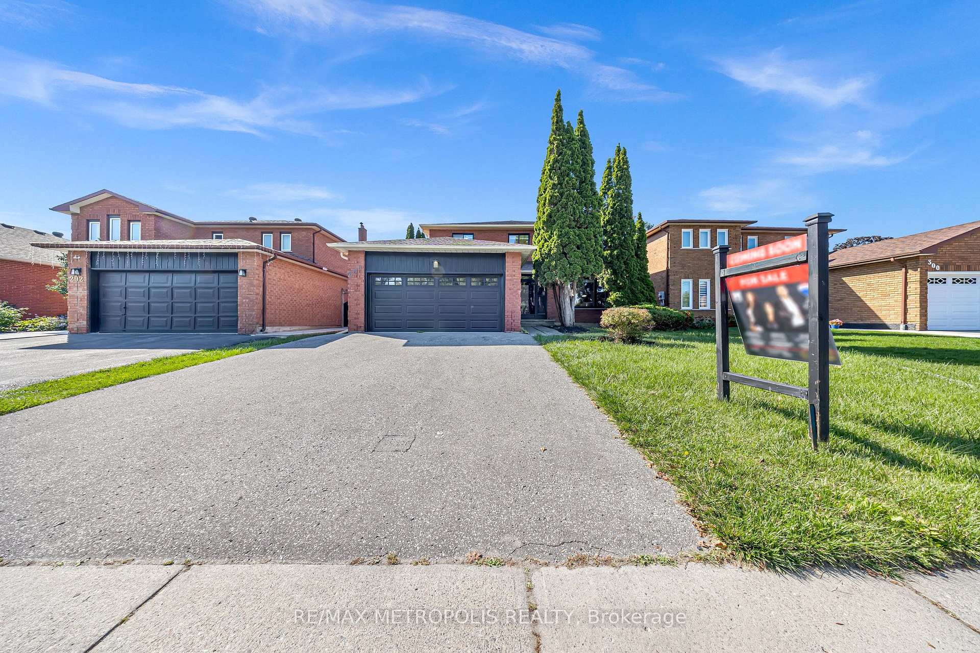 296 Thornton Road N Oshawa Ontario Canada Sale residential Sabina Hassan RE/MAX Metropolis Realty Brokerage*