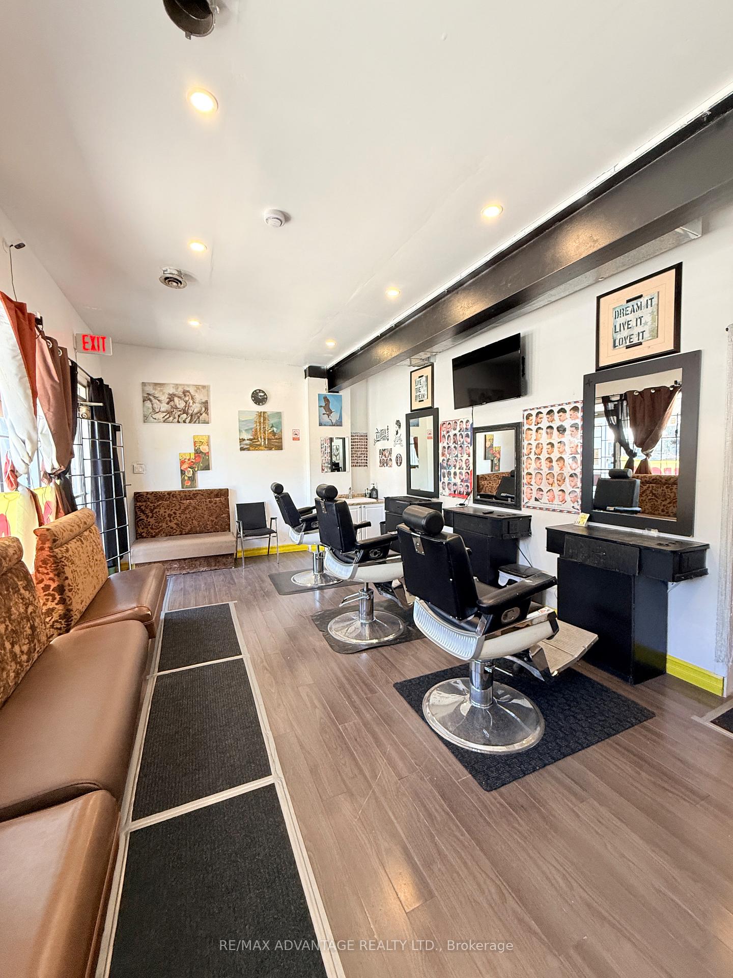 390 Adelaide Street N London East Ontario Canada Sale commercial   RE/MAX Advantage Realty Ltd., Brokerage*