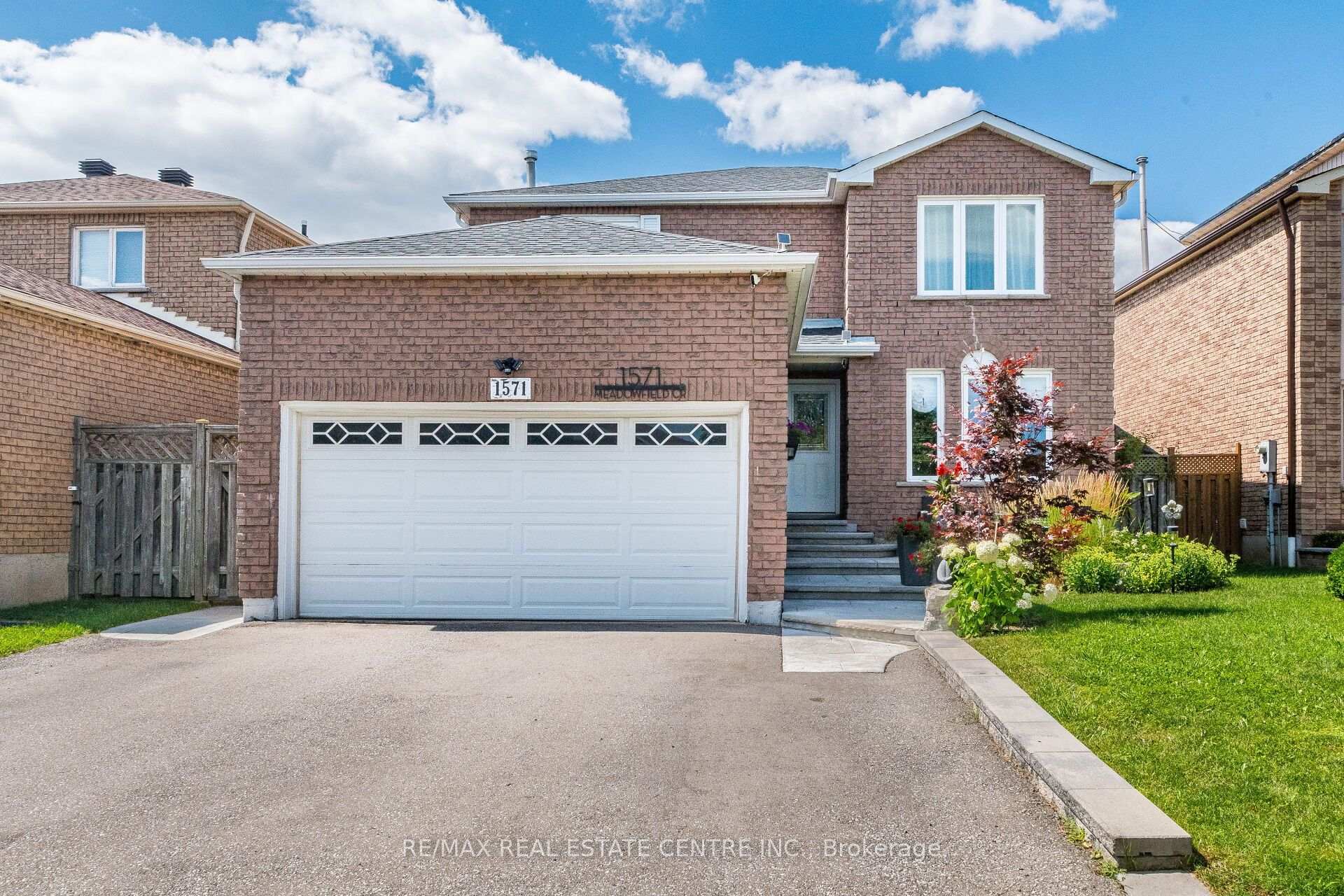 1571 Meadowfield Crescent Mississauga Ontario Canada Sale residential Oliver Teekah RE/MAX Real Estate Centre Inc., Brokerage*