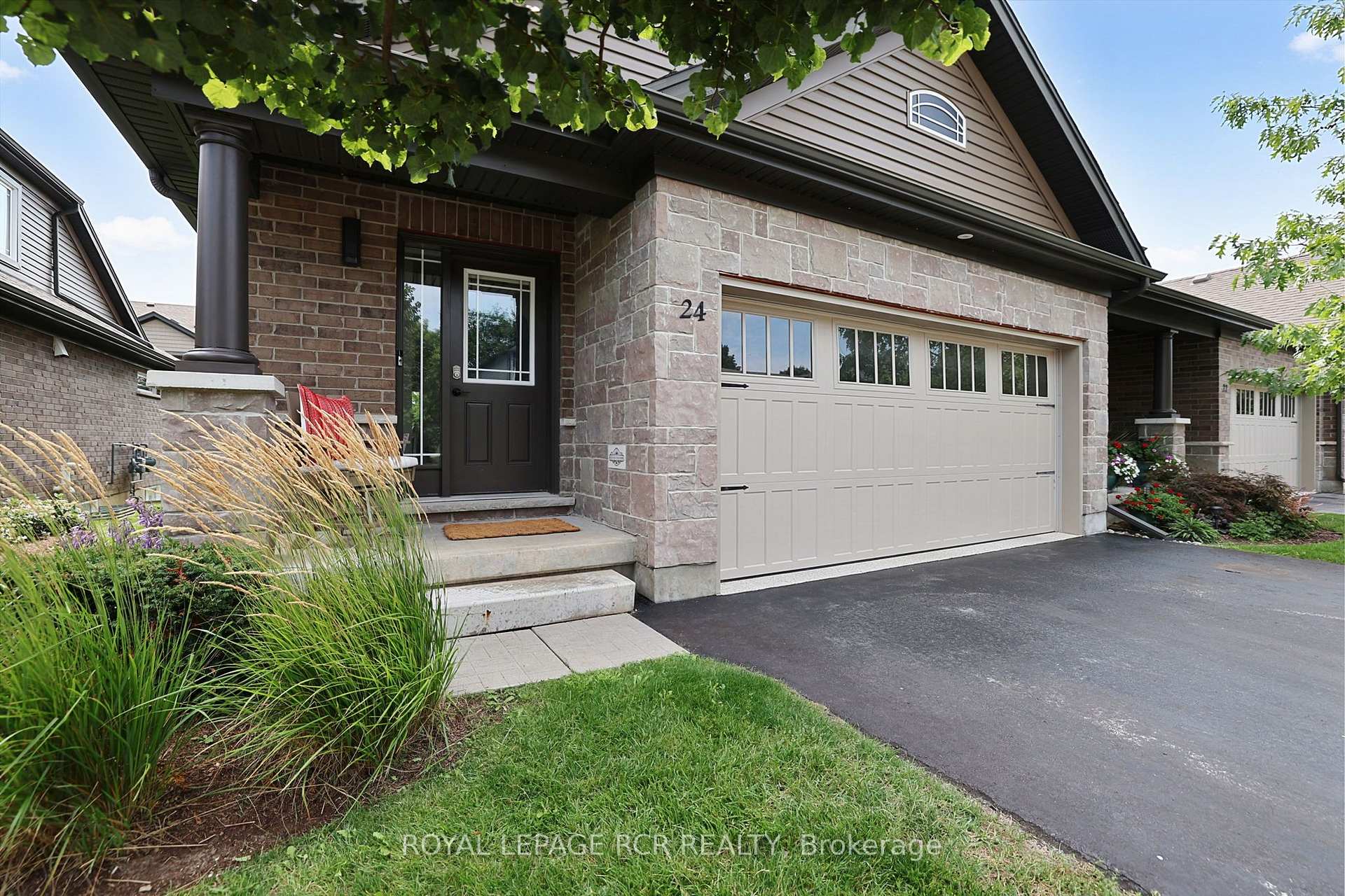 24 WESTMINSTER Crescent Centre Wellington Ontario Canada Sale residential Andrea Thomas Royal LePage RCR Realty, Brokerage *