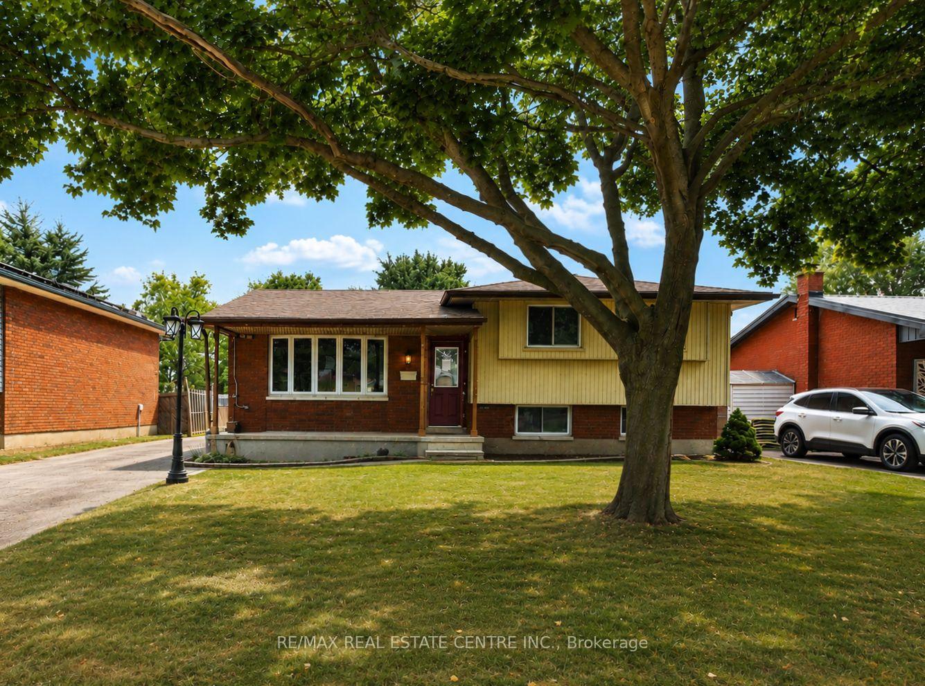 37 Ebury Crescent London South Ontario Canada Sale residential Naveen Dua RE/MAX Real Estate Centre Inc., Brokerage *