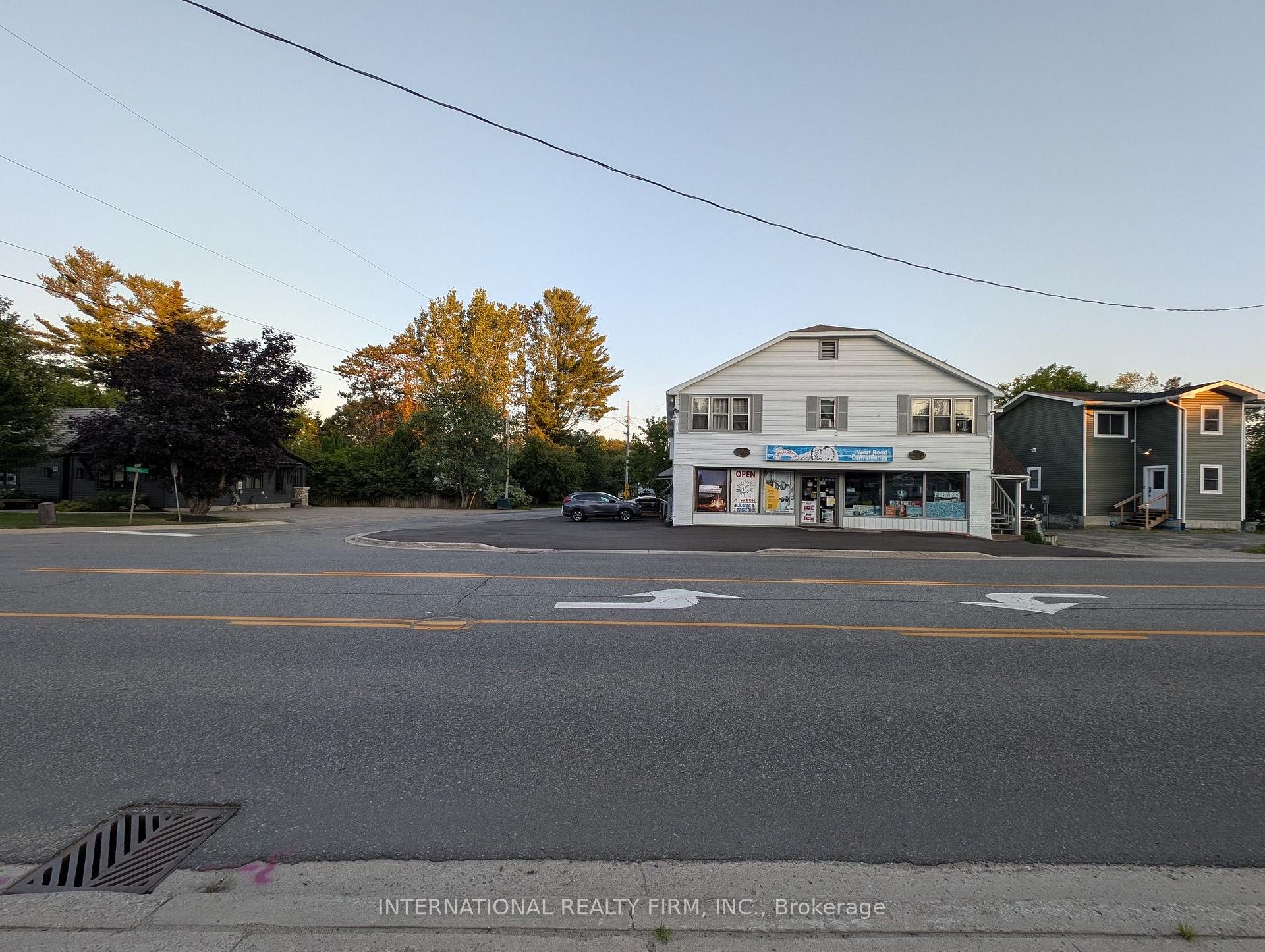 93 West Road Huntsville Ontario Canada Sale commercial Adriana De Gregorio INTERNATIONAL REALTY FIRM, INC.