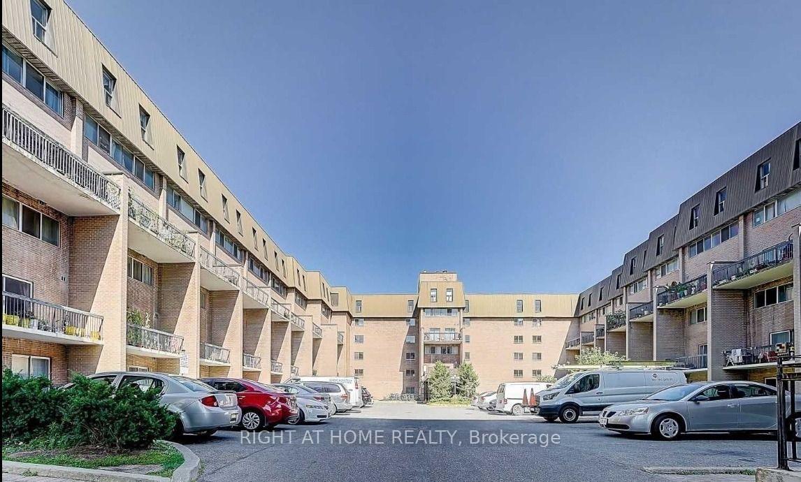 149 - 165 Cherokee Boulevard Toronto Ontario Canada Rent residential Steffen Hugo Right at Home Realty, Brokerage*