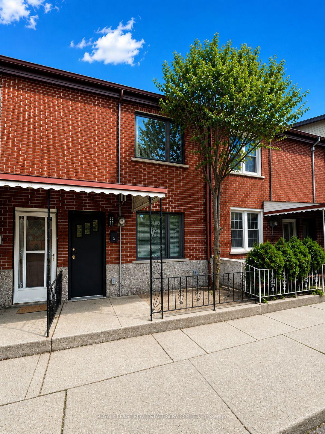 5 Henderson Avenue Toronto Ontario Canada Rent residential Steffen Hugo Right at Home Realty, Brokerage*