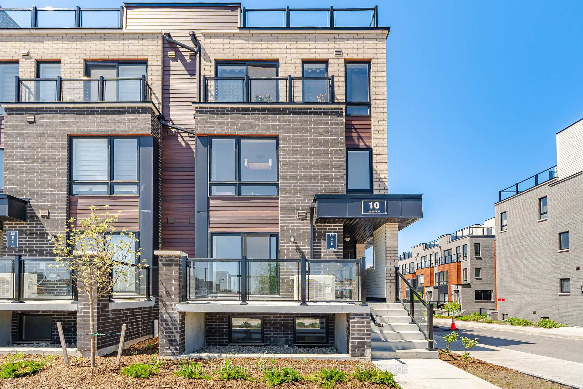 4 - 10 Liben Way Toronto Ontario Canada Rent residential Steffen Hugo Right at Home Realty, Brokerage*