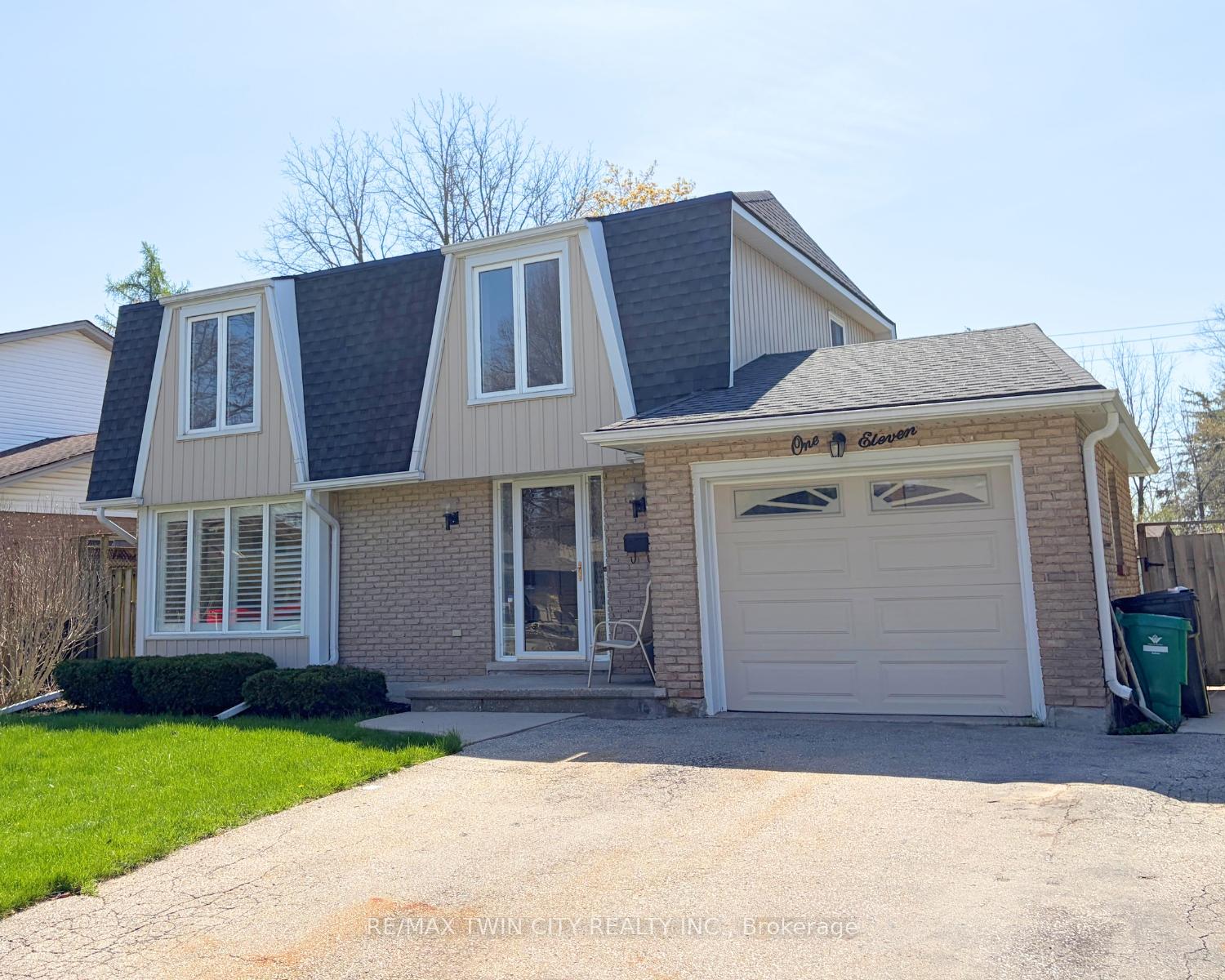 111 Manor Drive Kitchener Ontario Canada Sale residential Eva Munch RE/MAX Twin City Realty Inc., Brokerage*