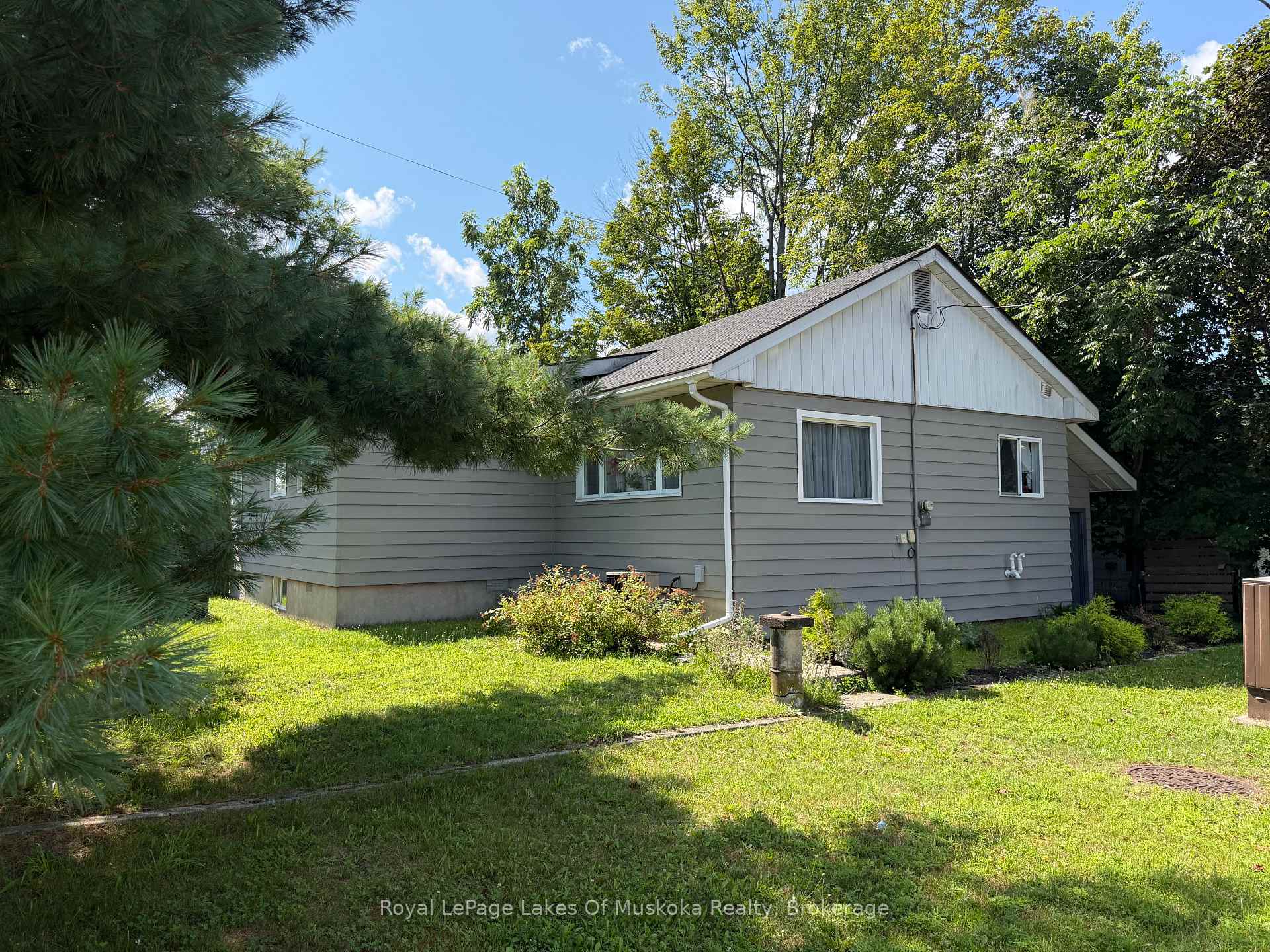 295 Bishop Street Gravenhurst Ontario Canada Sale residential Hugh Nichols RE/MAX PROFESSIONALS NORTH, BROKERAGE*