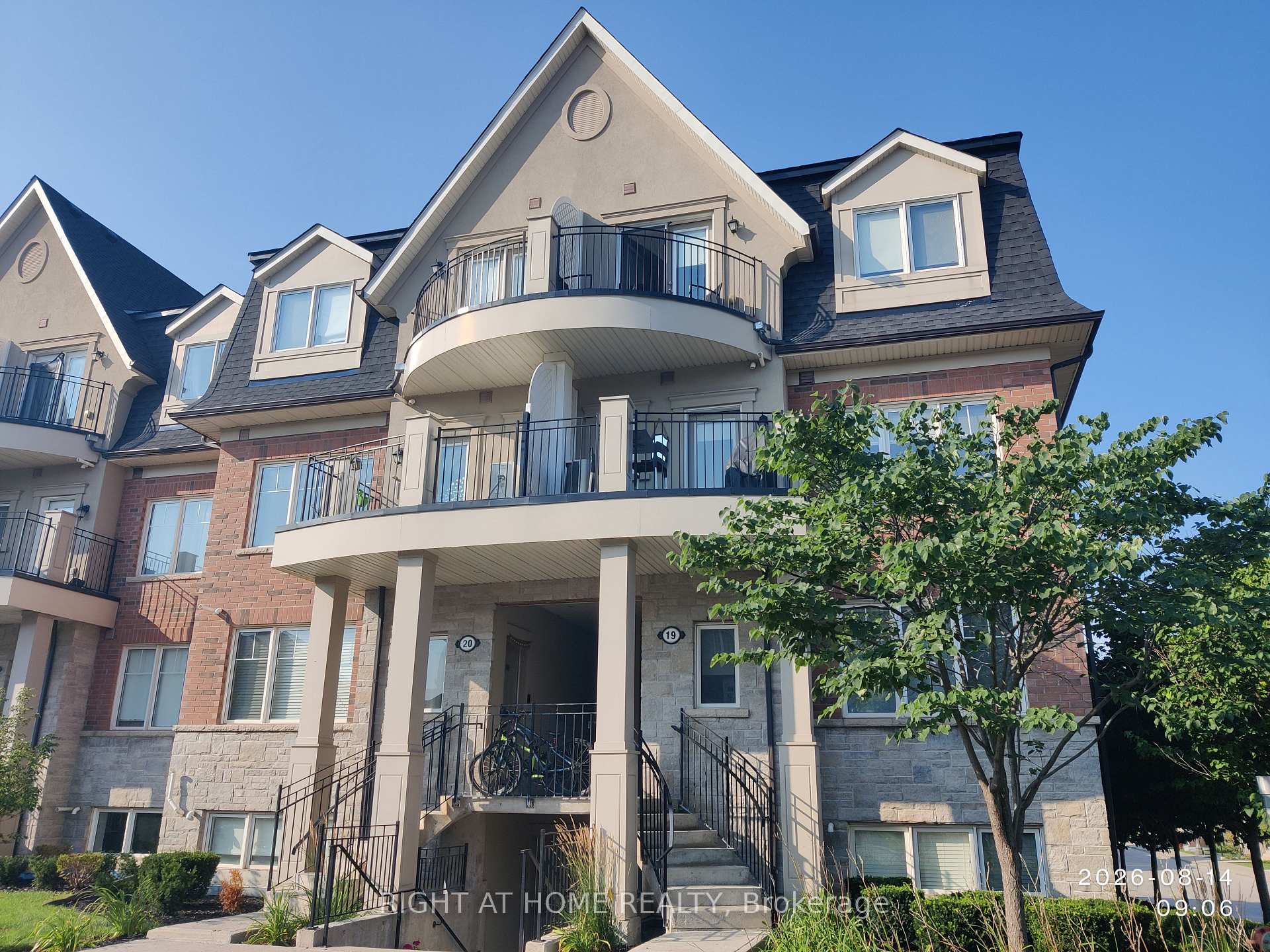 19-02 - 2420 Baronwood Drive Oakville Ontario Canada Rent residential Fatima Andrade Right at Home Realty, Brokerage*