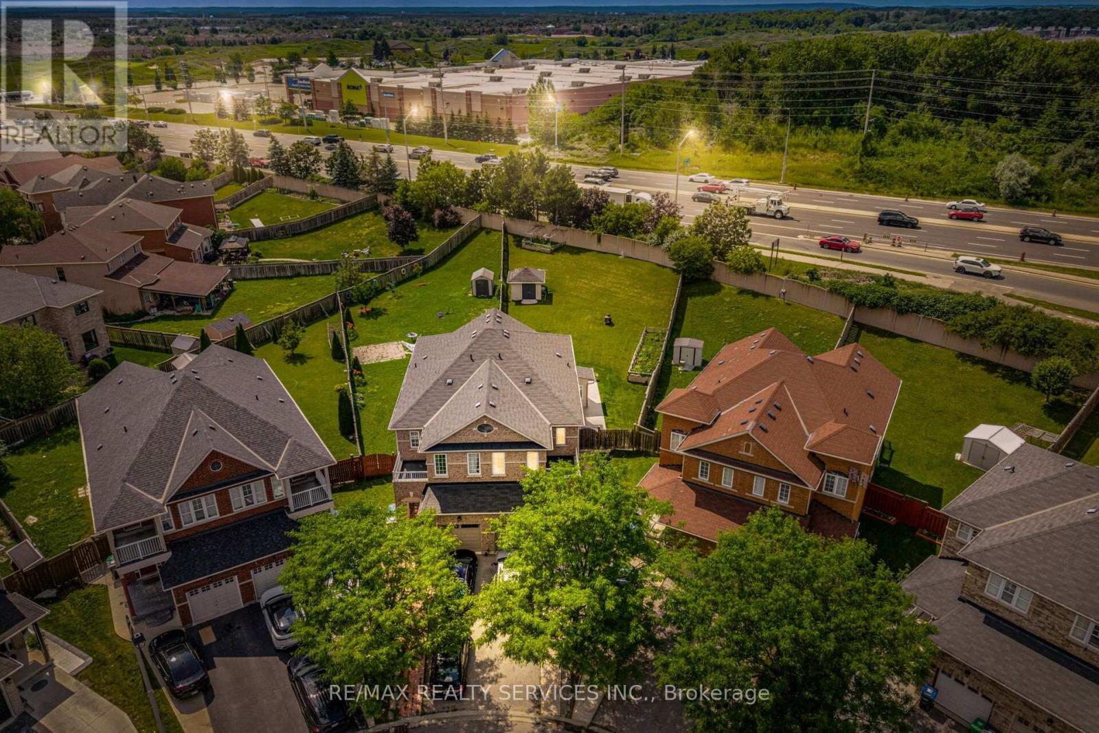 32 Deepcoral Court Brampton Ontario Canada Sale residential Marlene De Sousa RE/MAX Realty Services Inc., Brokerage*