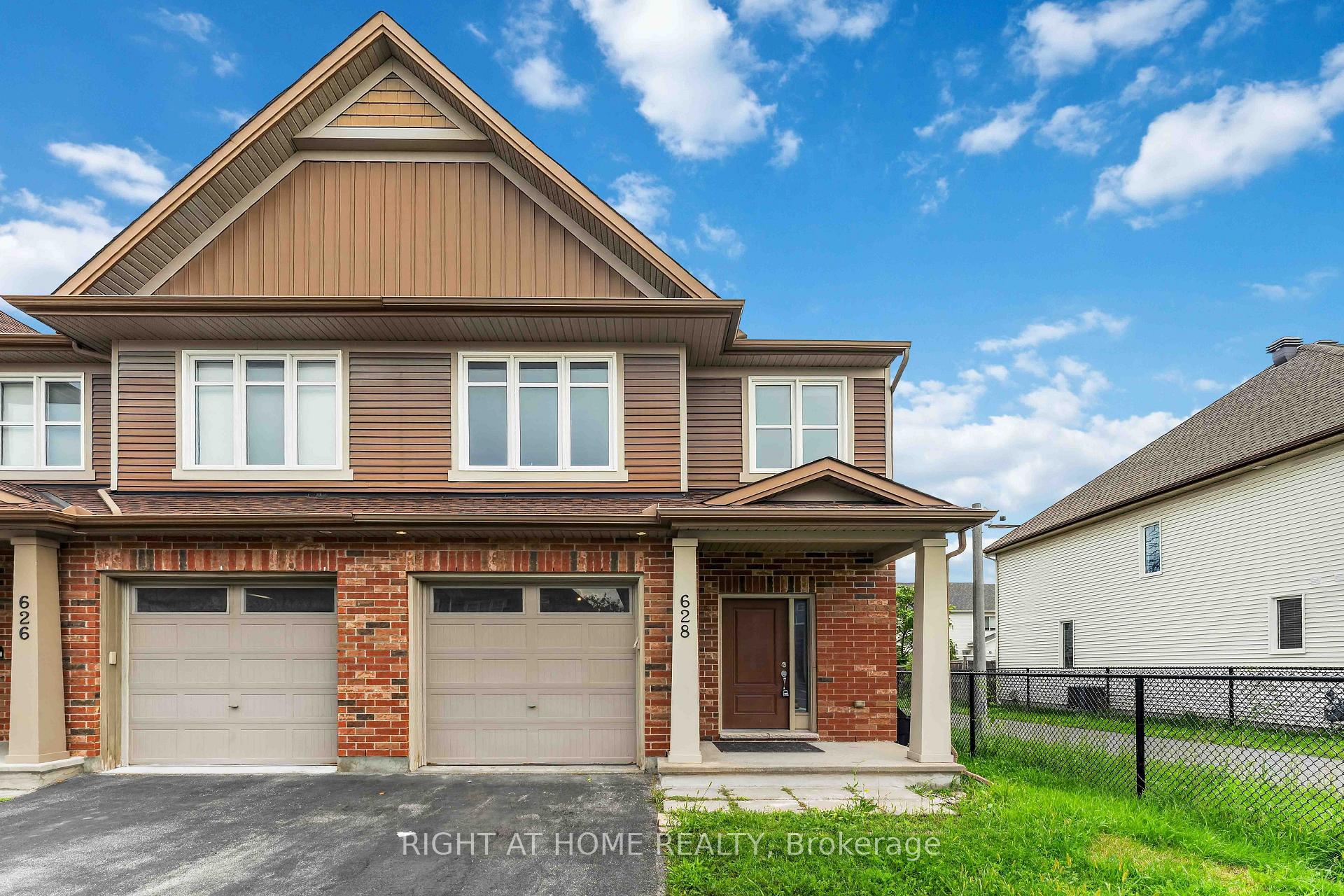 628 MOORPARK Avenue Ottawa Ontario Canada Rent residential Hesam Azimi Right at Home Realty, Brokerage*