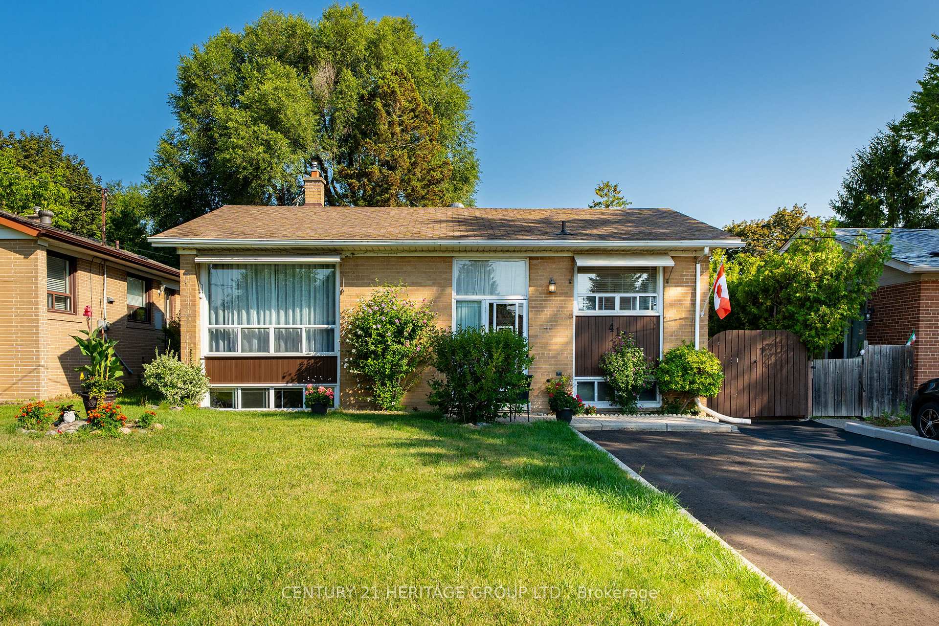 417 Paliser Crescent S Richmond Hill Ontario Canada Sale residential Oleg Chinguirei Sutton Group-Admiral Realty Inc., Brokerage *