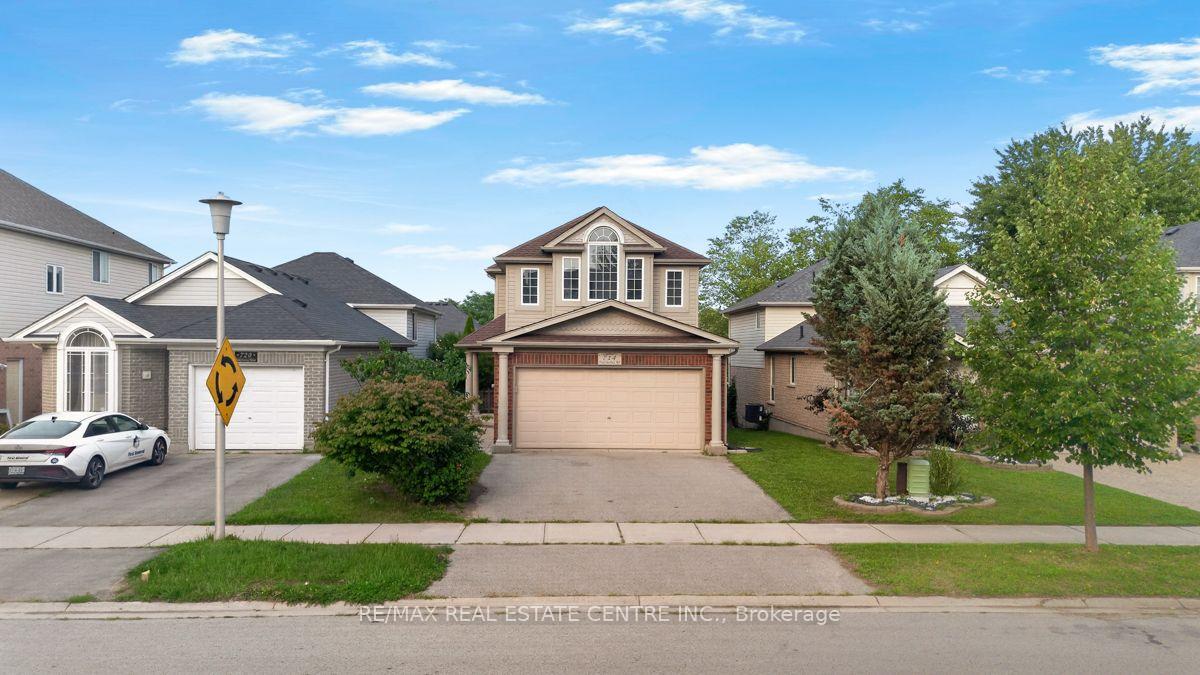 714 OAKCROSSING Road London North Ontario Canada Sale residential Bill Chahal RE/MAX Real Estate Centre Inc., Brokerage*