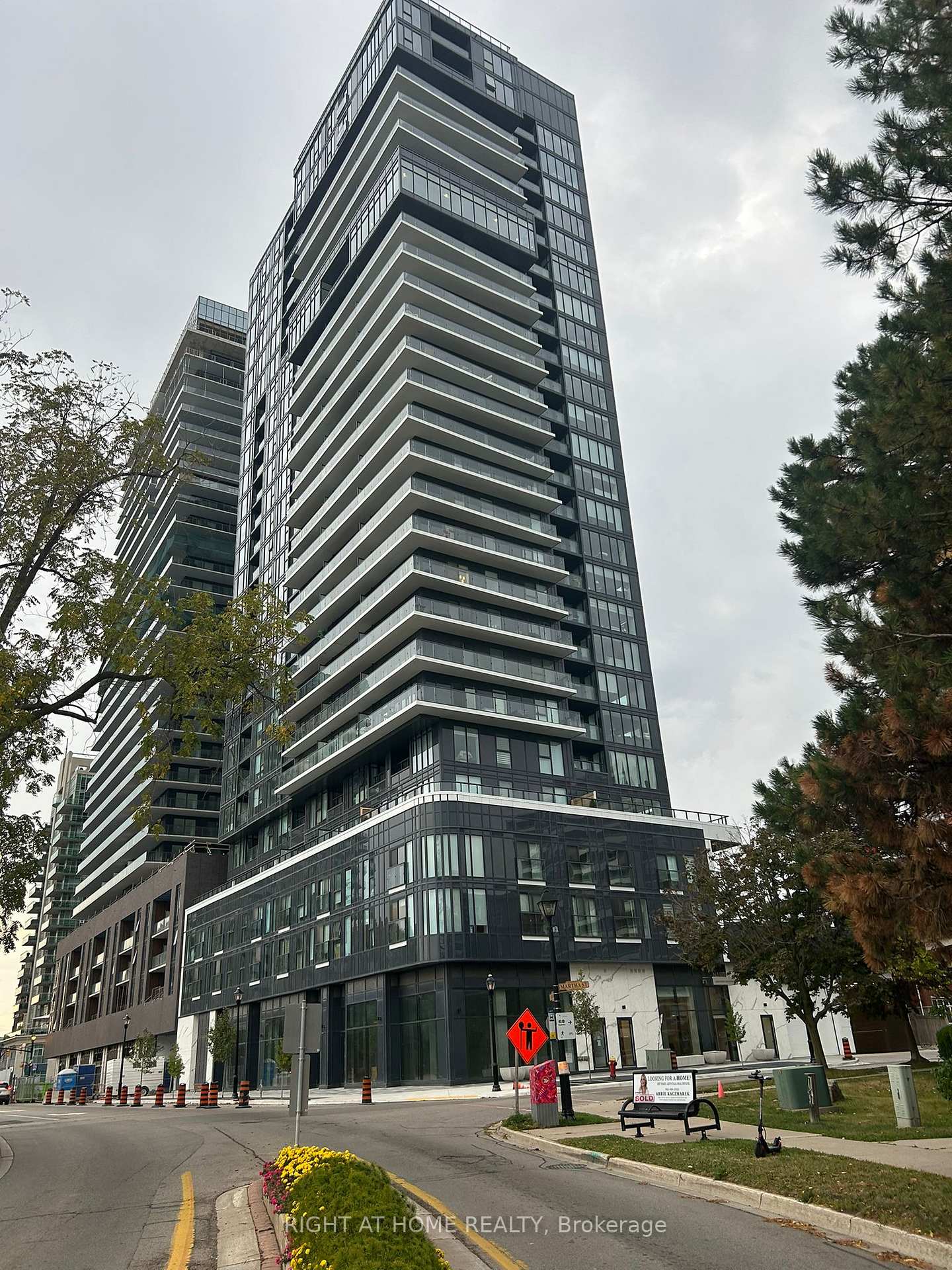 1902 - 370 Martha Street Burlington Ontario Canada Rent residential Manuela Evans Right at Home Realty, Brokerage*