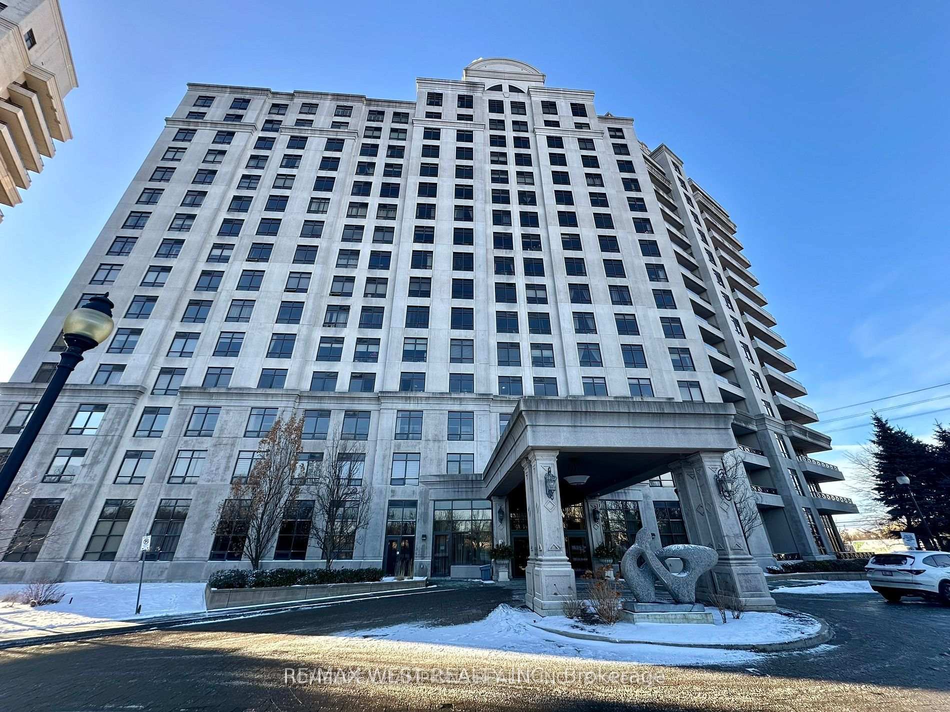 302 - 9235 Jane Street Vaughan Ontario Canada Rent residential Emily Nery RE/MAX West Realty Inc., Brokerage *