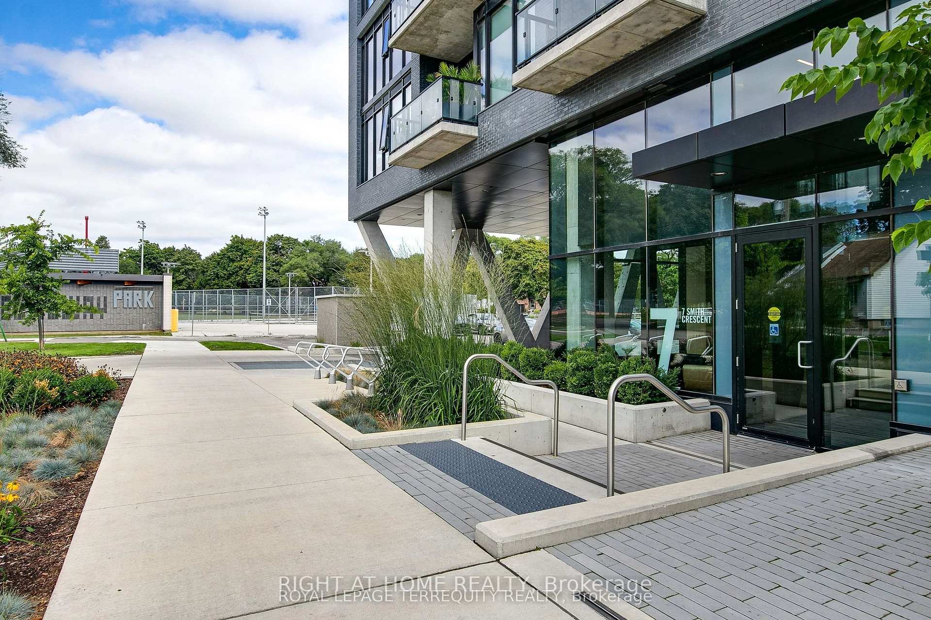 817 - 7 Smith Crescent Toronto Ontario Canada Rent residential Rick Spagnuolo Right at Home Realty, Brokerage*