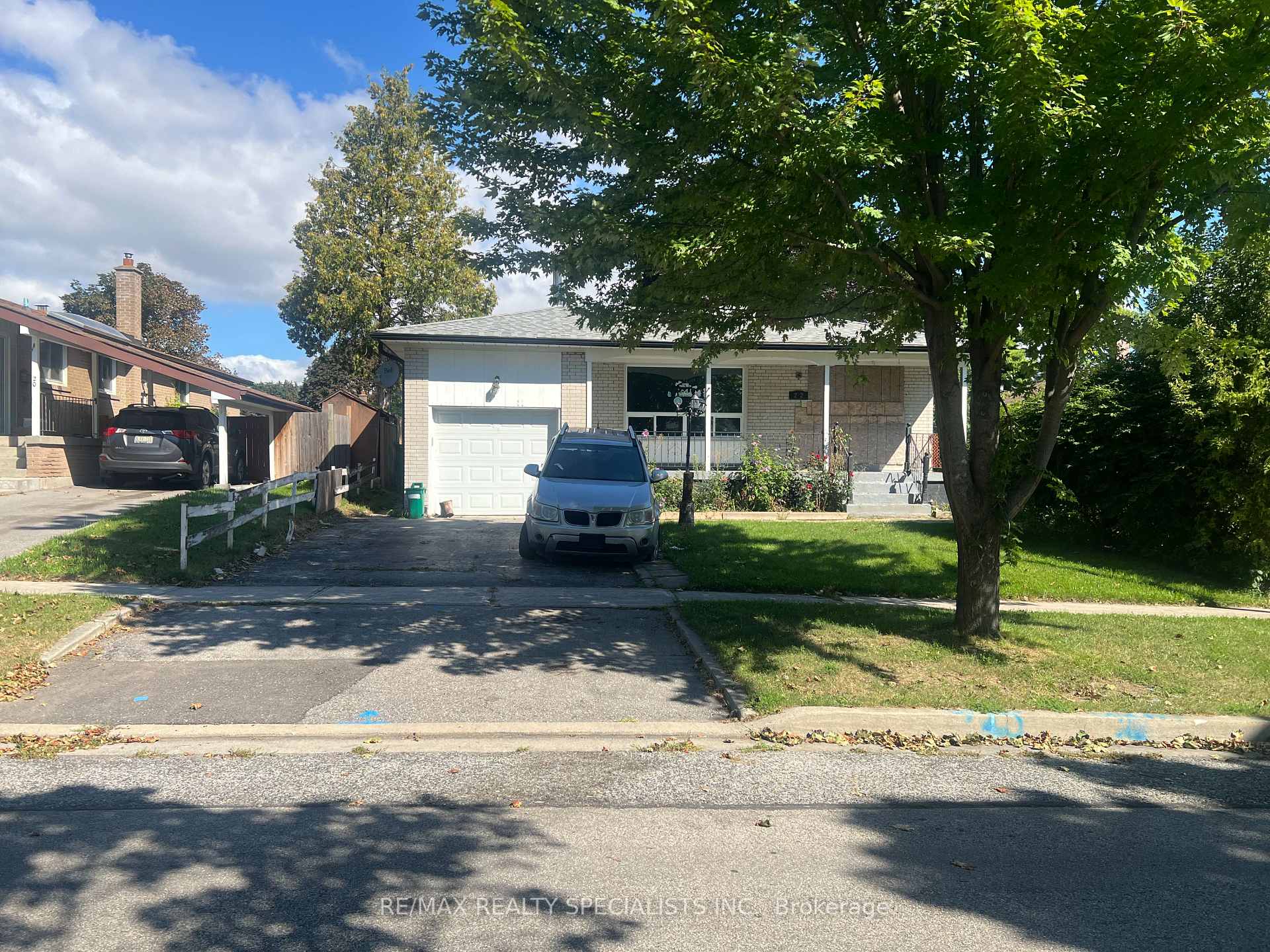 22 Griselda Crescent Toronto Ontario Canada Sale residential Rick Ohri RE/MAX Realty Specialists Inc., Brokerage *