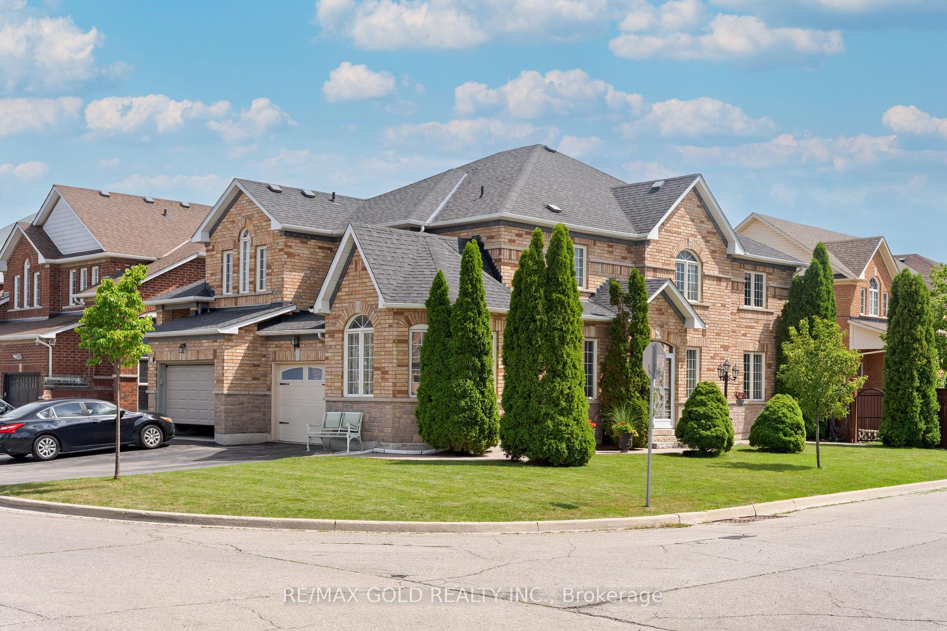35 Goreridge Crescent Brampton Ontario Canada Sale residential RUPINDER SARKARIA REMAX Gold Realty Inc., Brokerage*