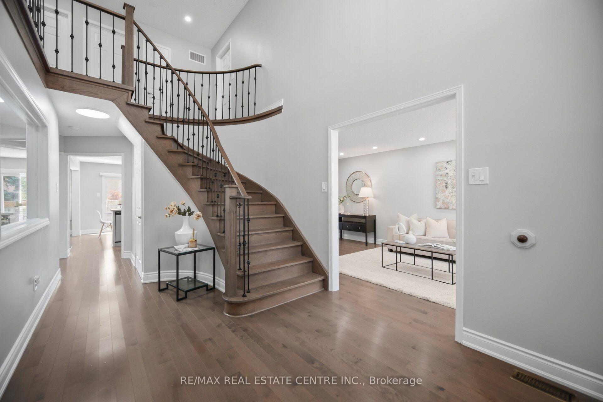 1558 Highbrook Avenue Mississauga Ontario Canada Sale residential Violetta Konewka RE/MAX Real Estate Centre Inc., Brokerage*