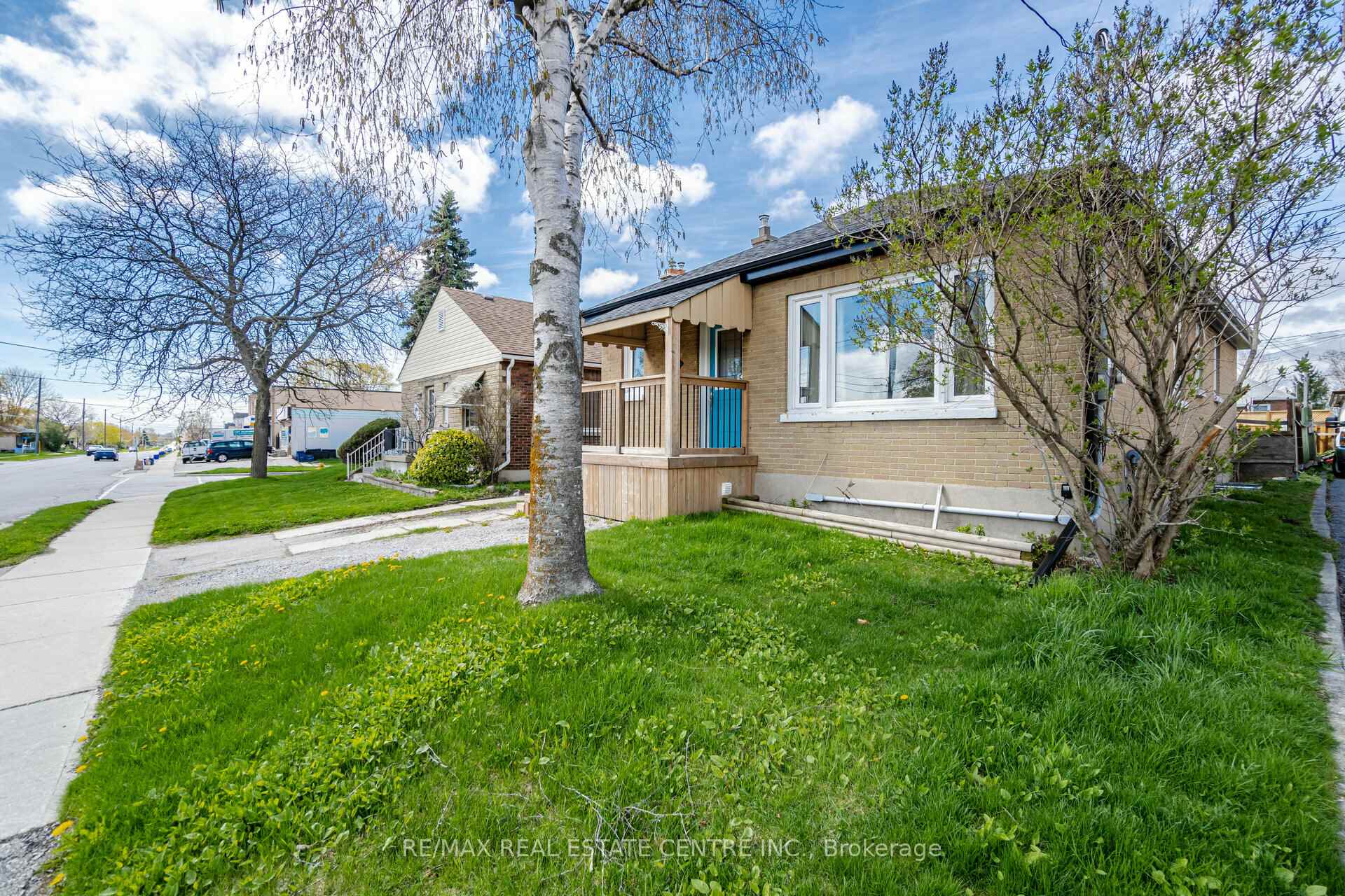 UPPER LEVEL - 102 Wilson Road S Oshawa Ontario Canada Rent residential Violetta Konewka RE/MAX Real Estate Centre Inc., Brokerage*