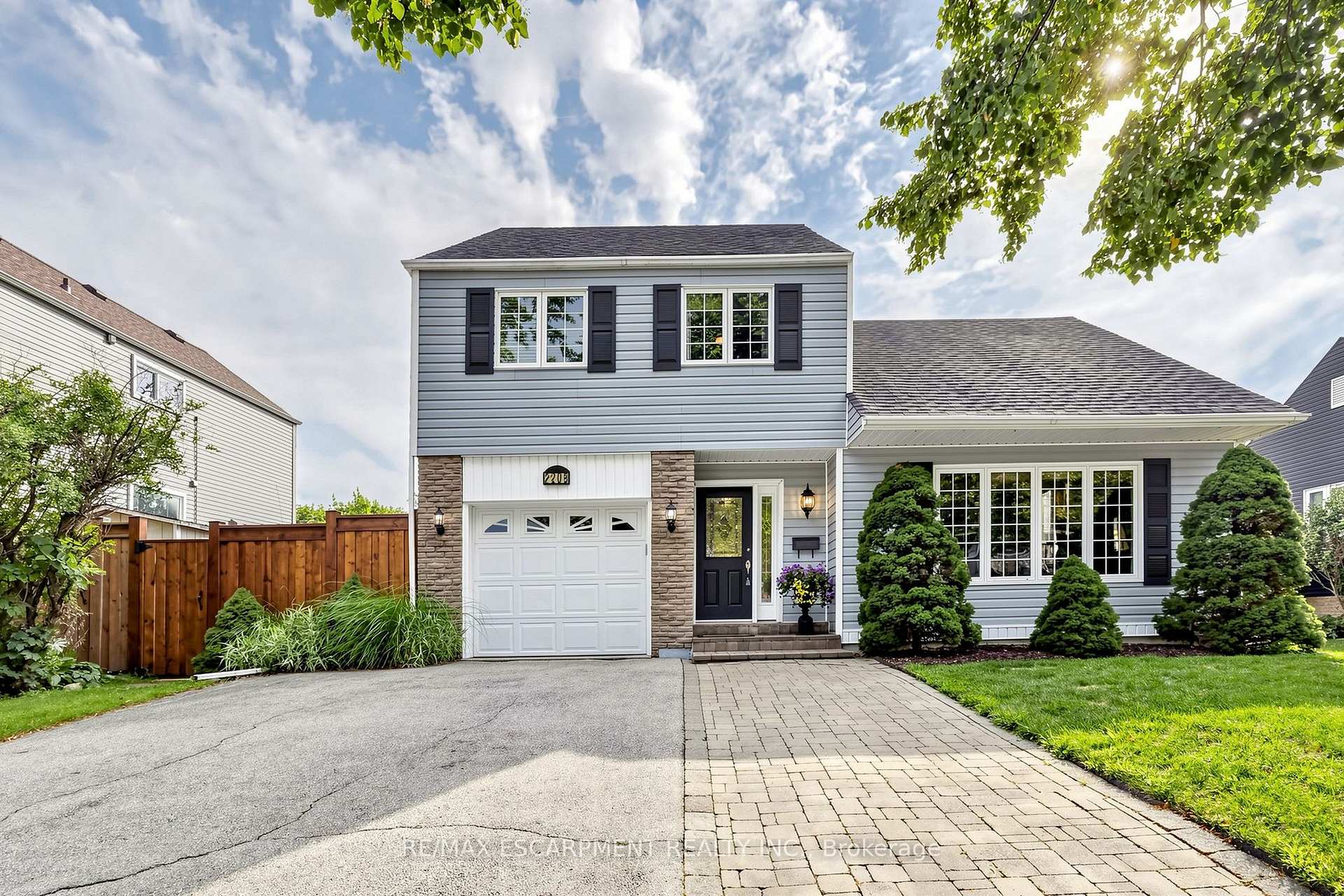 2208 Lancaster Crescent Burlington Ontario Canada Sale residential SHANNON MCCOUBREY RE/MAX Escarpment Realty Inc., Brokerage*