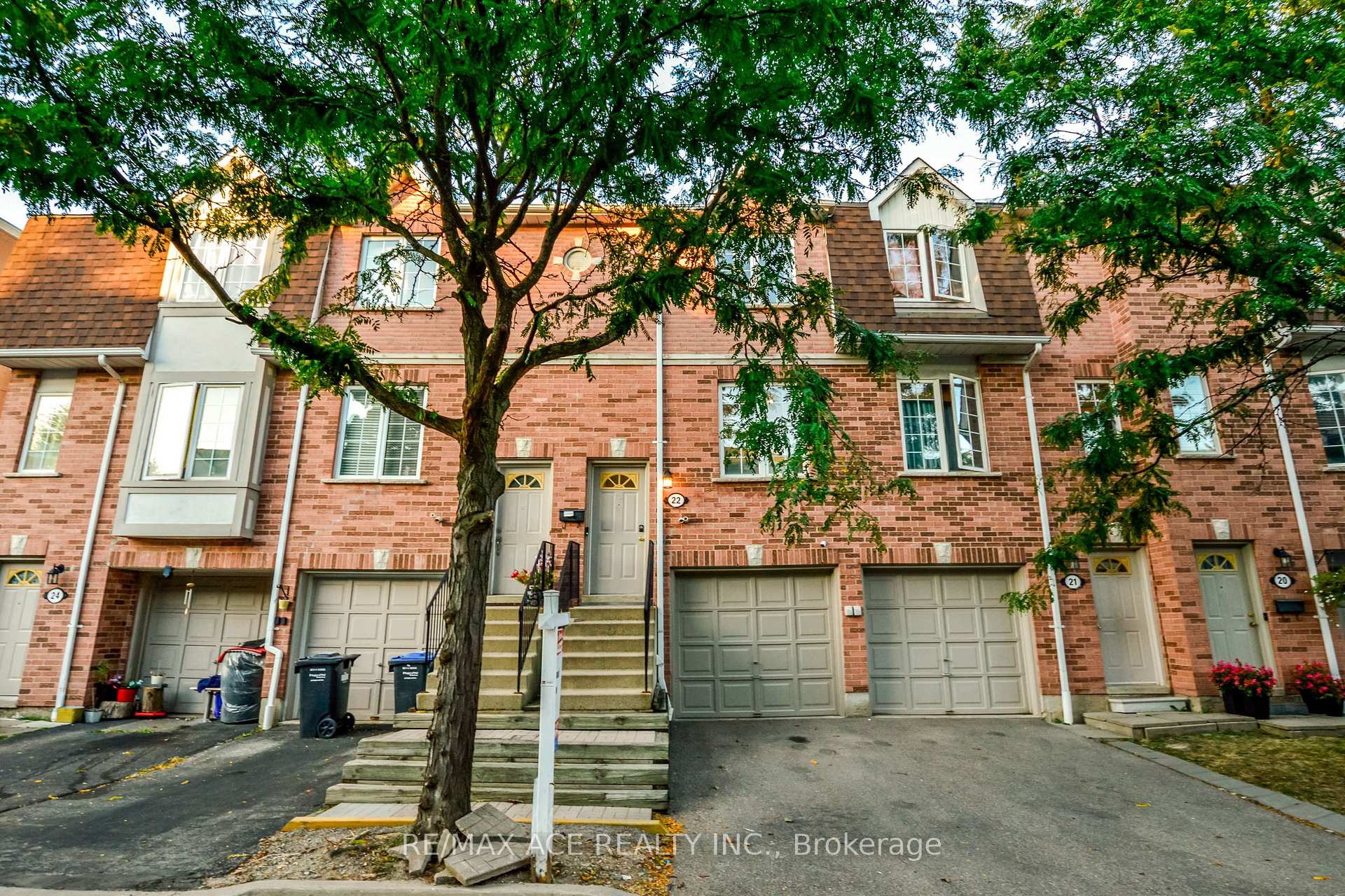 22 - 1525 South Parade Court Mississauga Ontario Canada Sale residential Natasha Niles Century 21 Signature Service