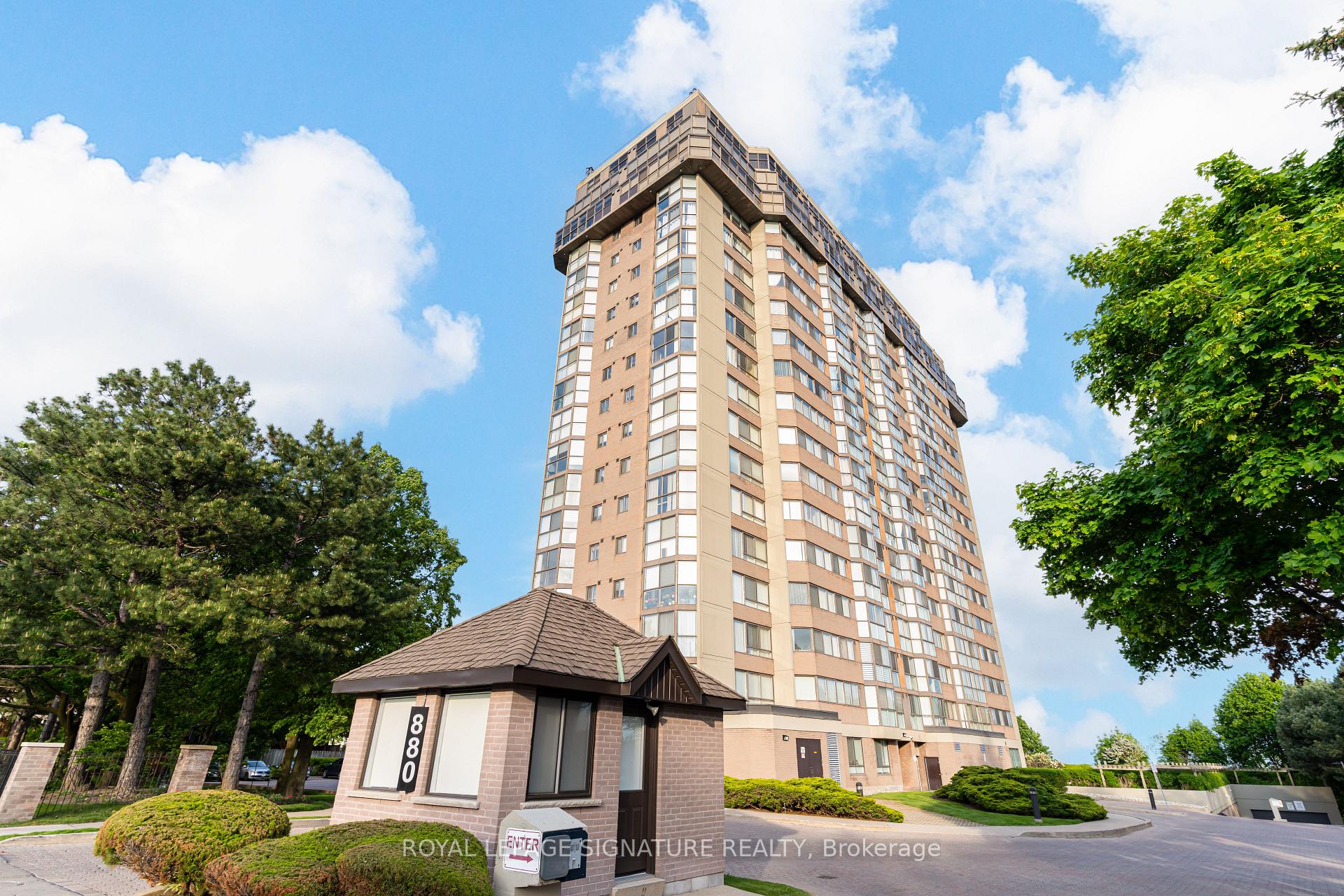 405 - 880 Dundas Street W Mississauga Ontario Canada Sale residential Christina Paisley Royal LePage Signature Realty, Brokerage *