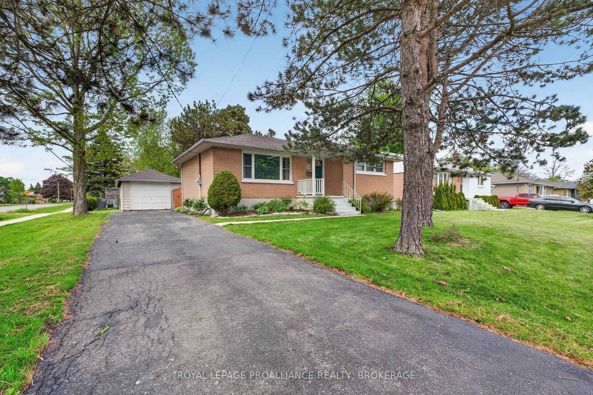 32 Lennox Street Kingston Ontario Canada Sale residential TEAM TALLEN Royal LePage Proalliance Realty, Brokerage