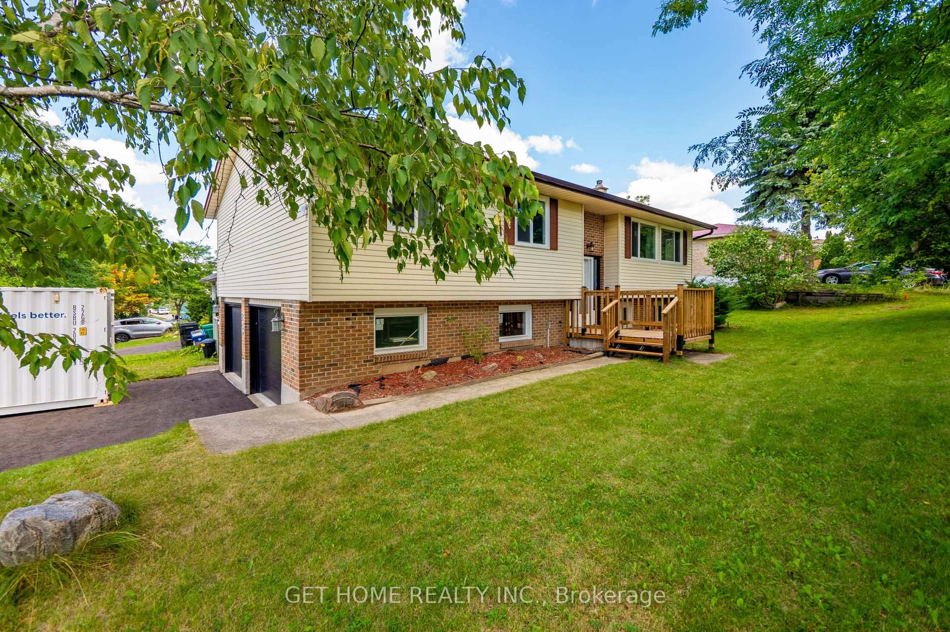 85 High Acres Crescent Kitchener Ontario Canada Sale residential NICOLE POHL RE/MAX Twin City Realty Inc., Brokerage*