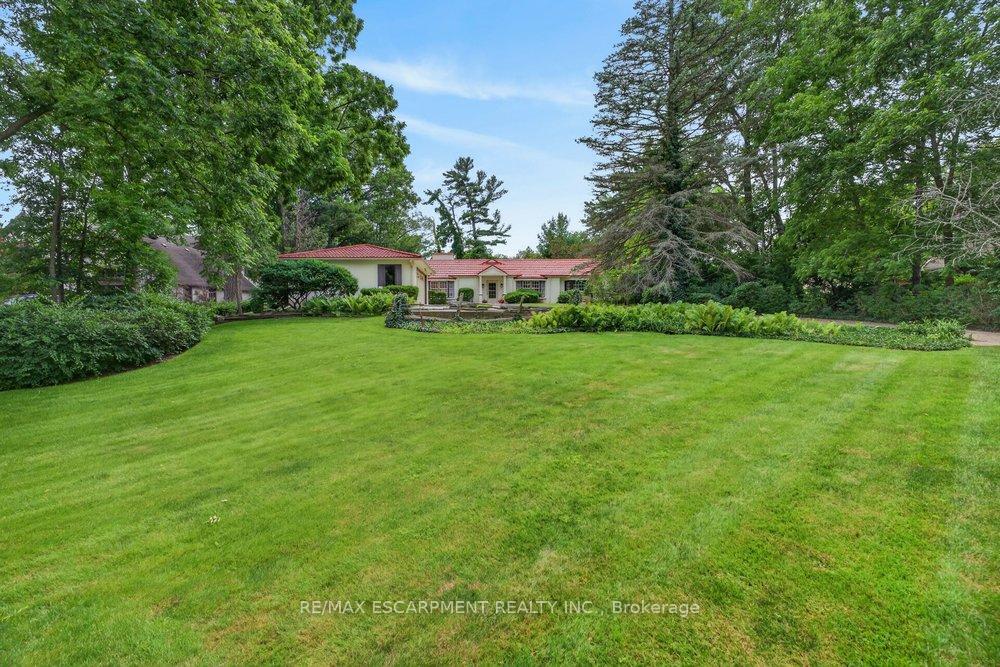 230 Morrison Road Oakville Ontario Canada Sale residential Adele McGovern RE/MAX West Realty Inc., Brokerage *