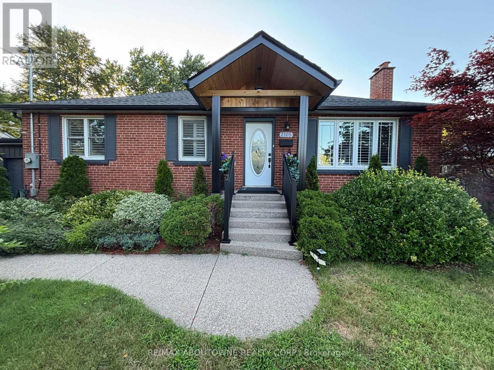 2105 Maplewood Drive Burlington Ontario Canada Sale residential Rod Lovat-Fraser Brokerage Information: Not available, please contact website owner