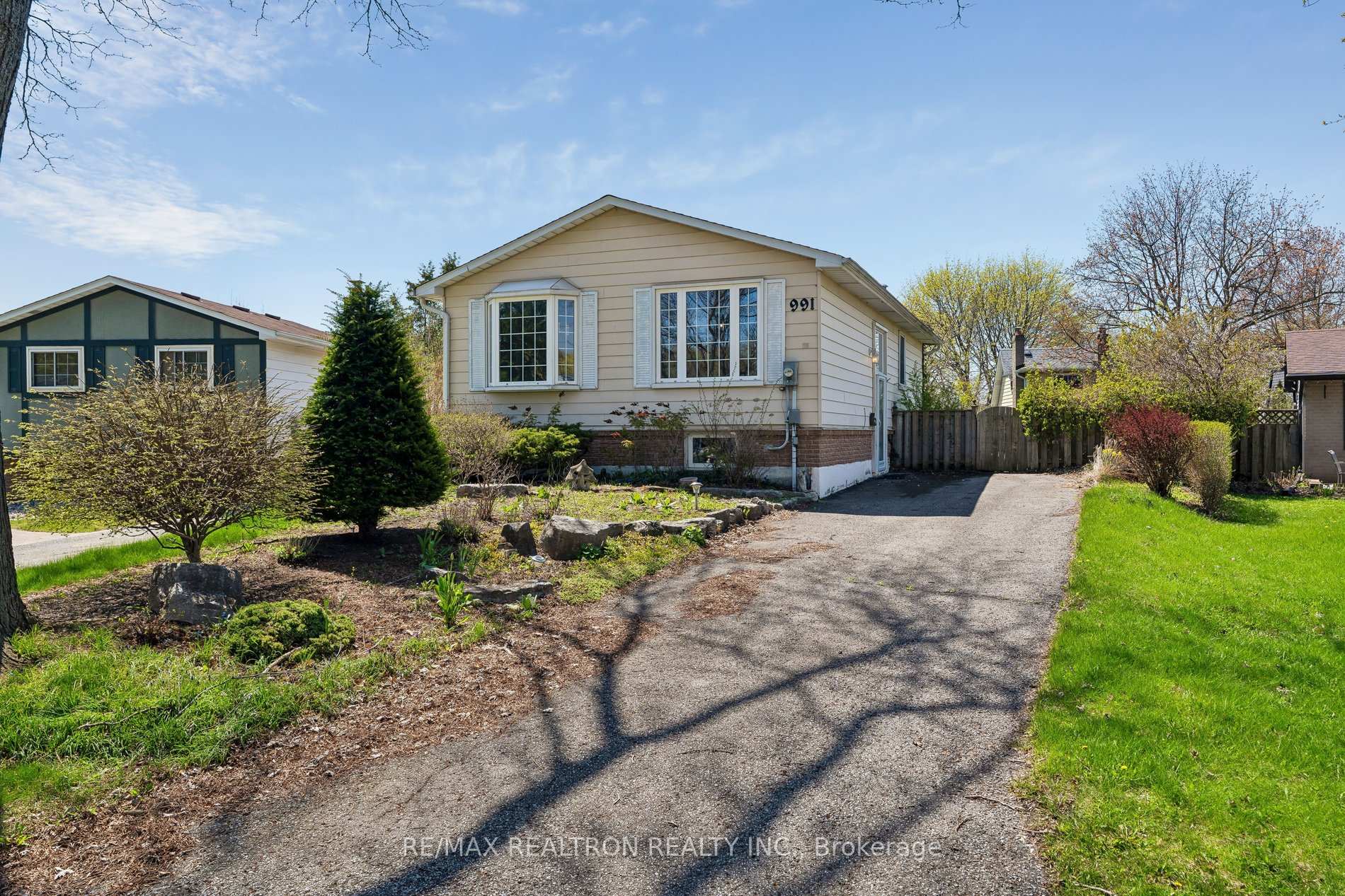 991 Cardinal Court Oshawa Ontario Canada Sale residential Chelsea Wolfe RE/MAX Realtron Realty Inc., Brokerage*