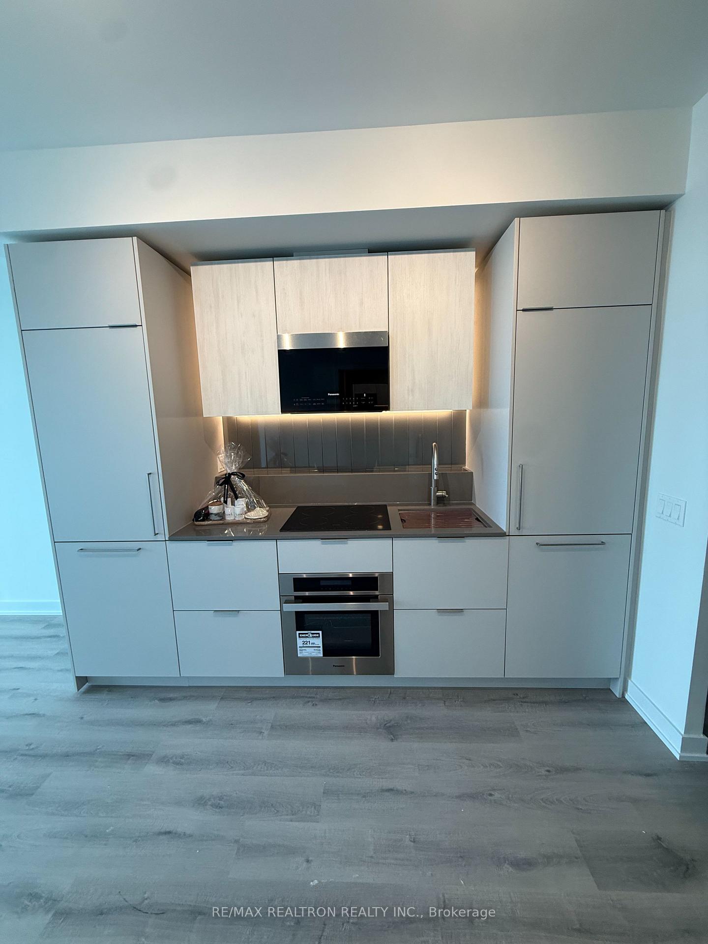 2912 - 1 Fairview Road Mississauga Ontario Canada Rent residential Chelsea Wolfe RE/MAX Realtron Realty Inc., Brokerage*