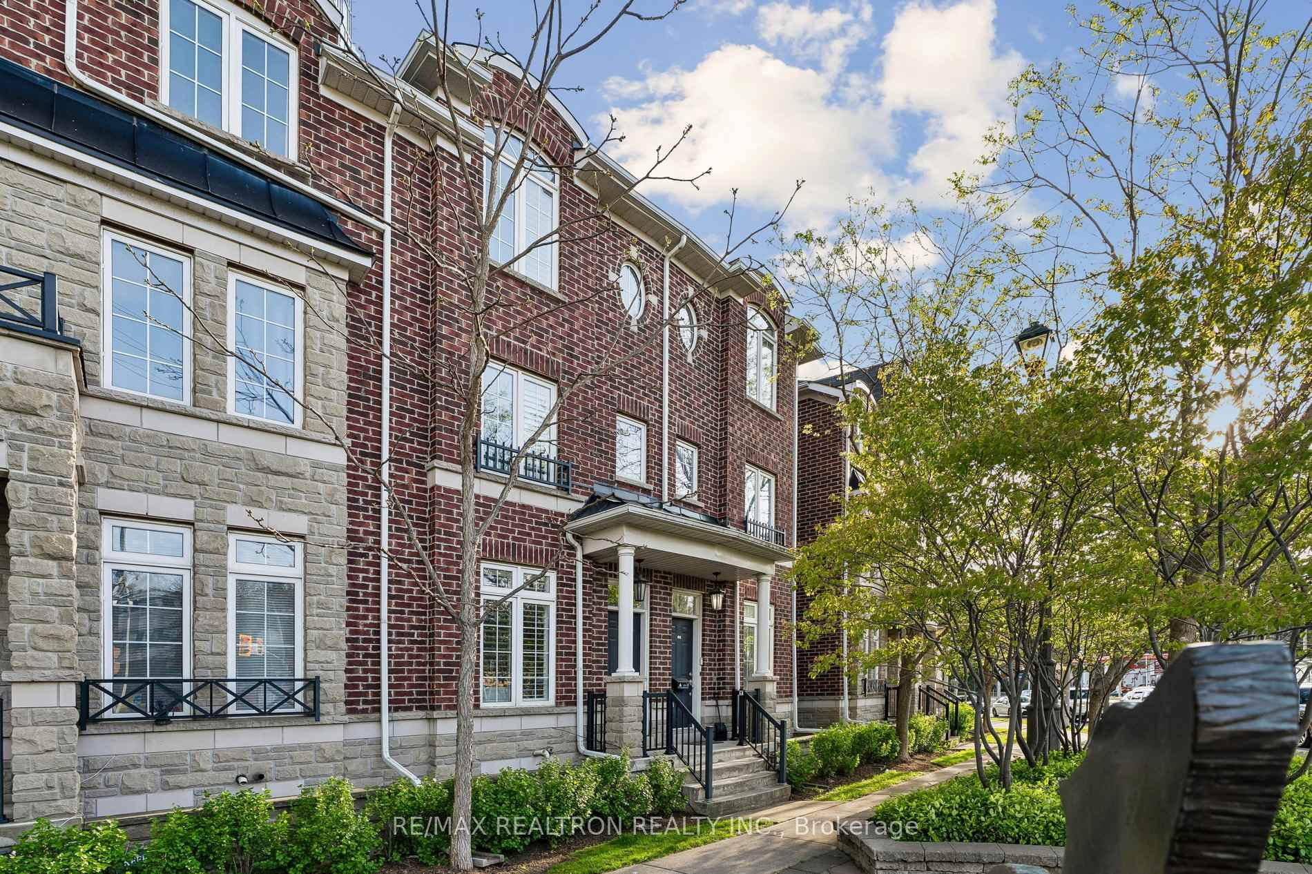 35 - 97 The Queensway Toronto Ontario Canada Sale residential Chelsea Wolfe RE/MAX Realtron Realty Inc., Brokerage*