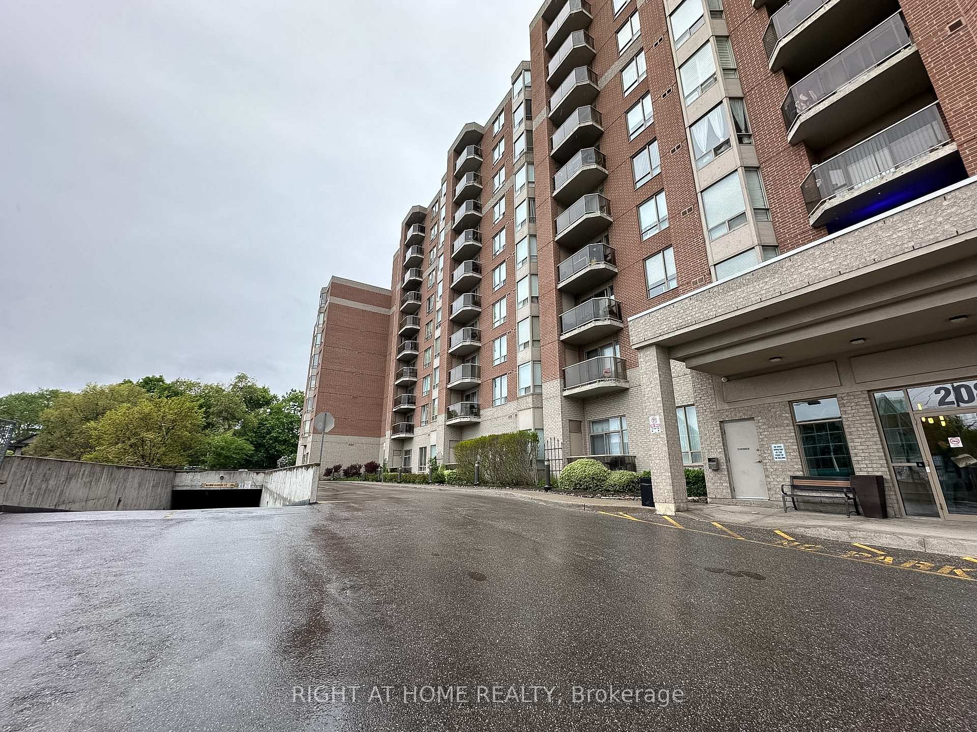 702 - 2088 Lawrence Avenue W Toronto Ontario Canada Sale residential Fari Madani Right at Home Realty, Brokerage*