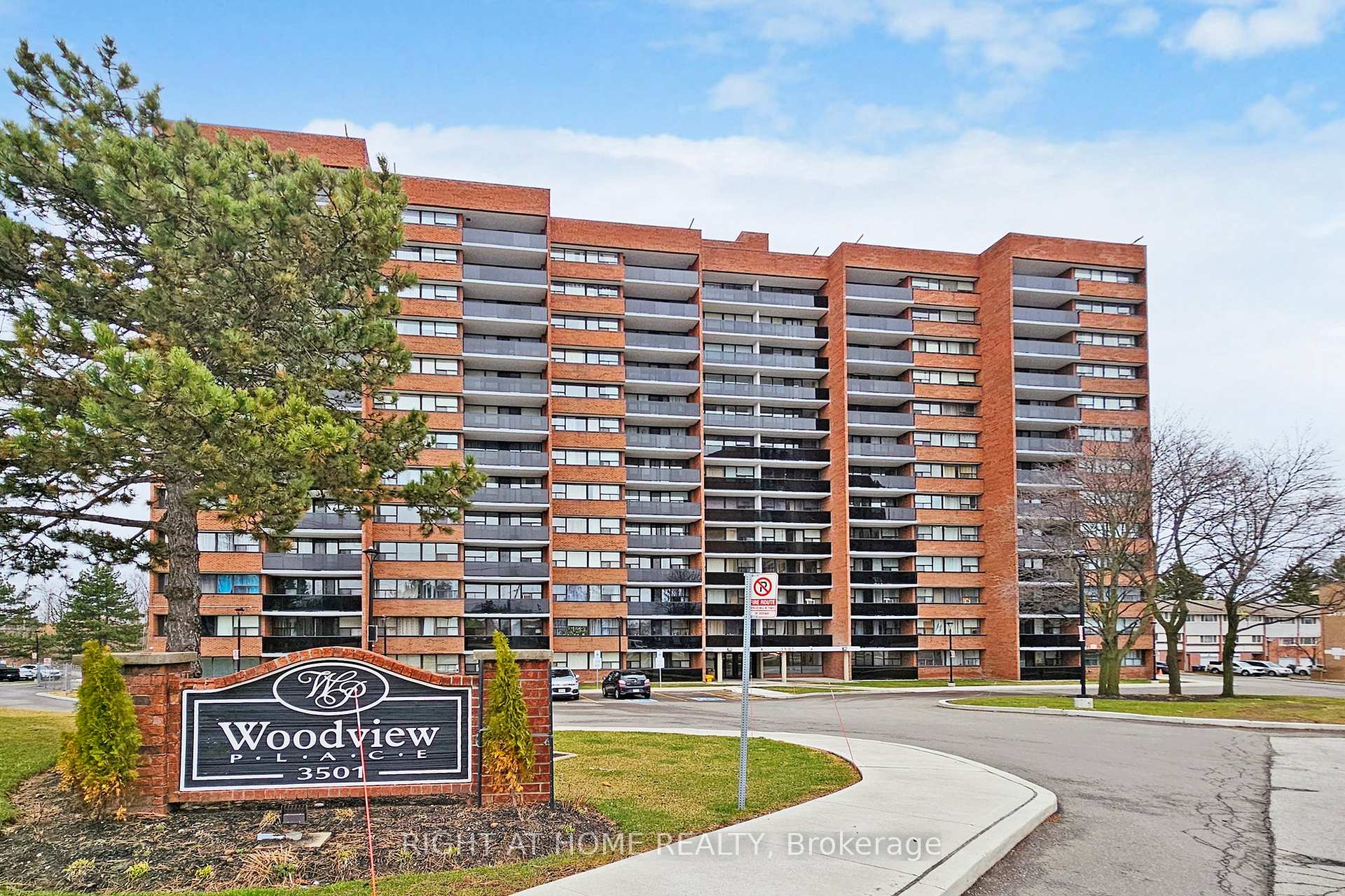 812 - 3501 Glen Erin Drive Mississauga Ontario Canada Rent residential Fari Madani Right at Home Realty, Brokerage*