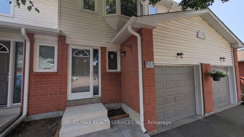 11 Beverly Lane Halton Hills Ontario Canada Sale residential CJ Singh RE/MAX Realty Services Inc., Brokerage*