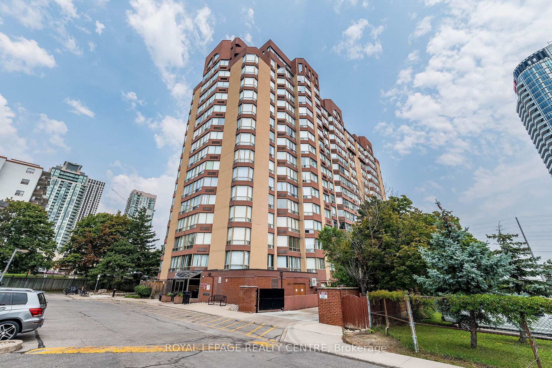 807 - 25 Fairview Road W Mississauga Ontario Canada Sale residential Elena Vankevich Brokerage Information: Not available, please contact website owner